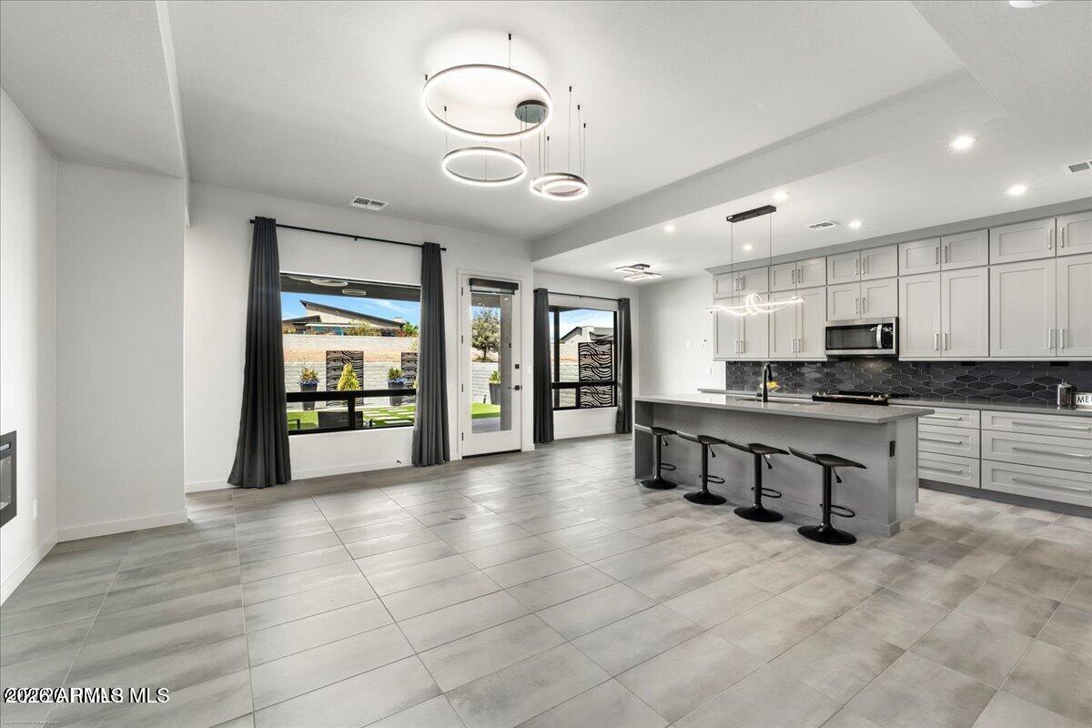 4472 N GARRETT Drive