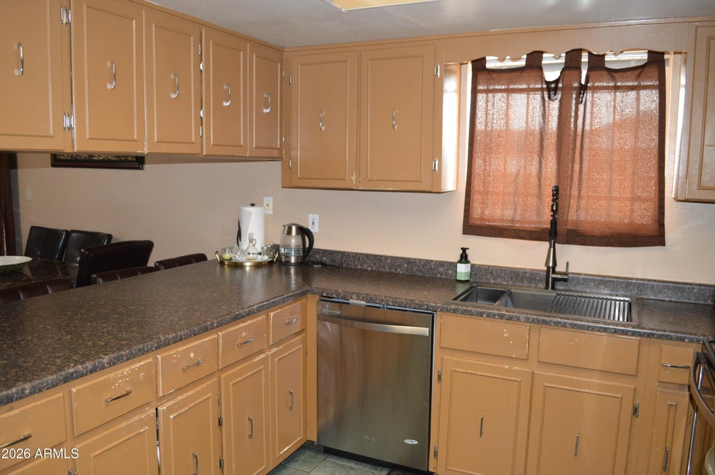 Photo of 2301 W Ocotillo Road, Phoenix, AZ 85015 (MLS # 7073187)
