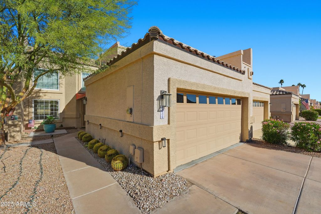 Photo of 9034 W Port Royale Lane, Peoria, AZ 85381 (MLS # 6959231)