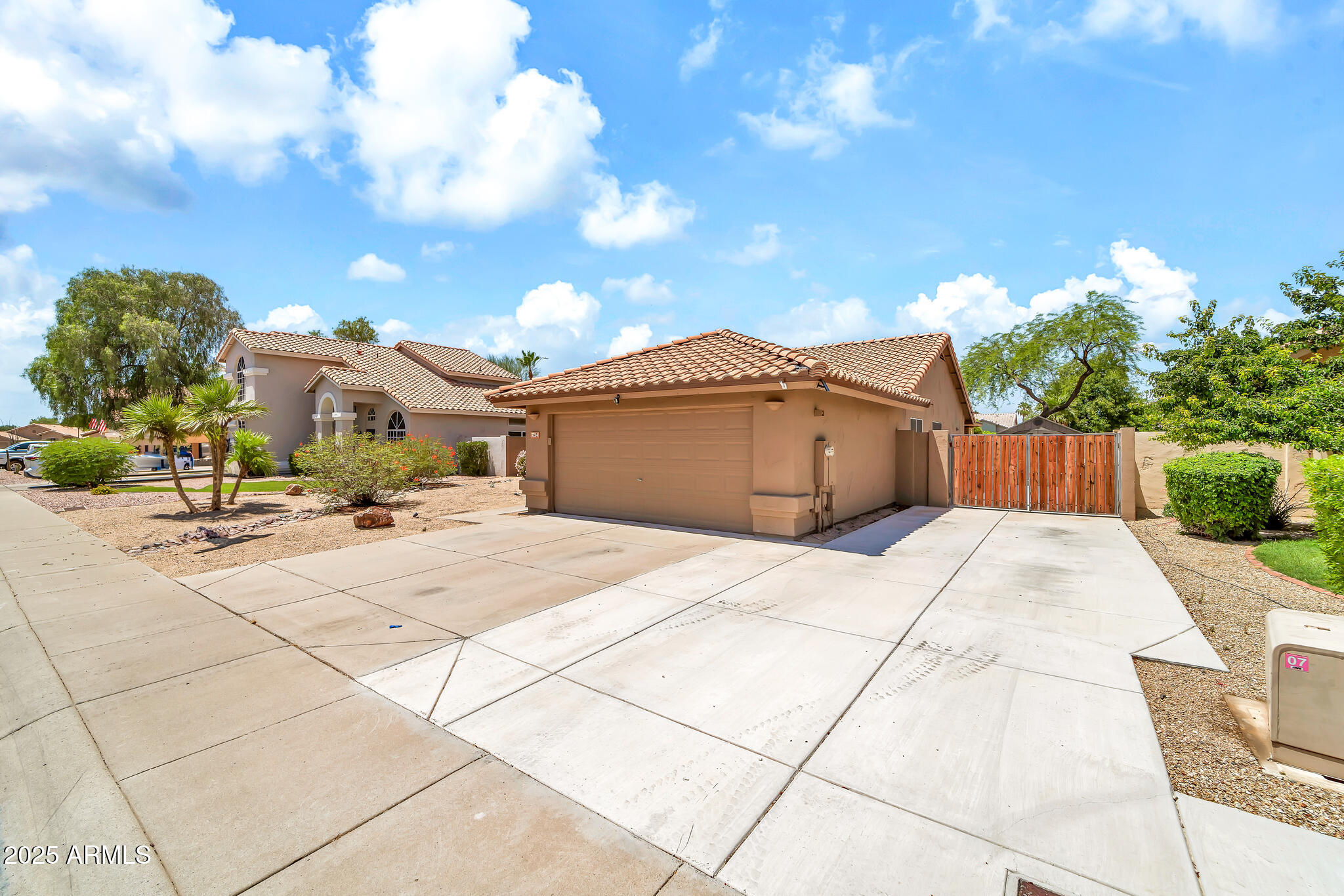 7214 W CREST Lane