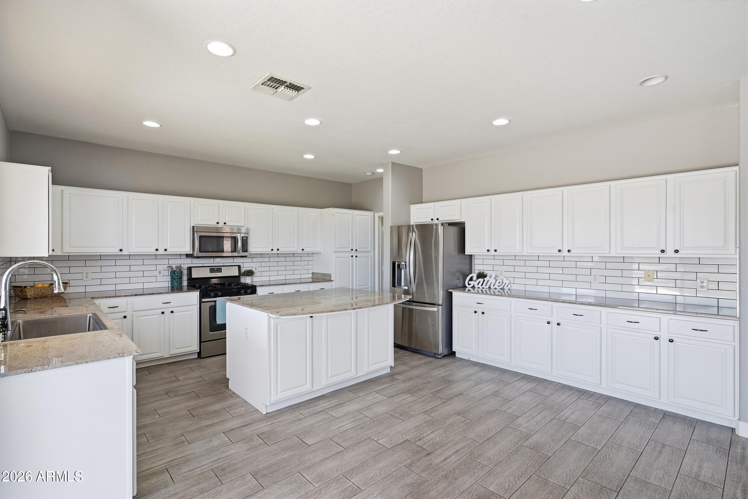 7407 W HONEYSUCKLE Drive