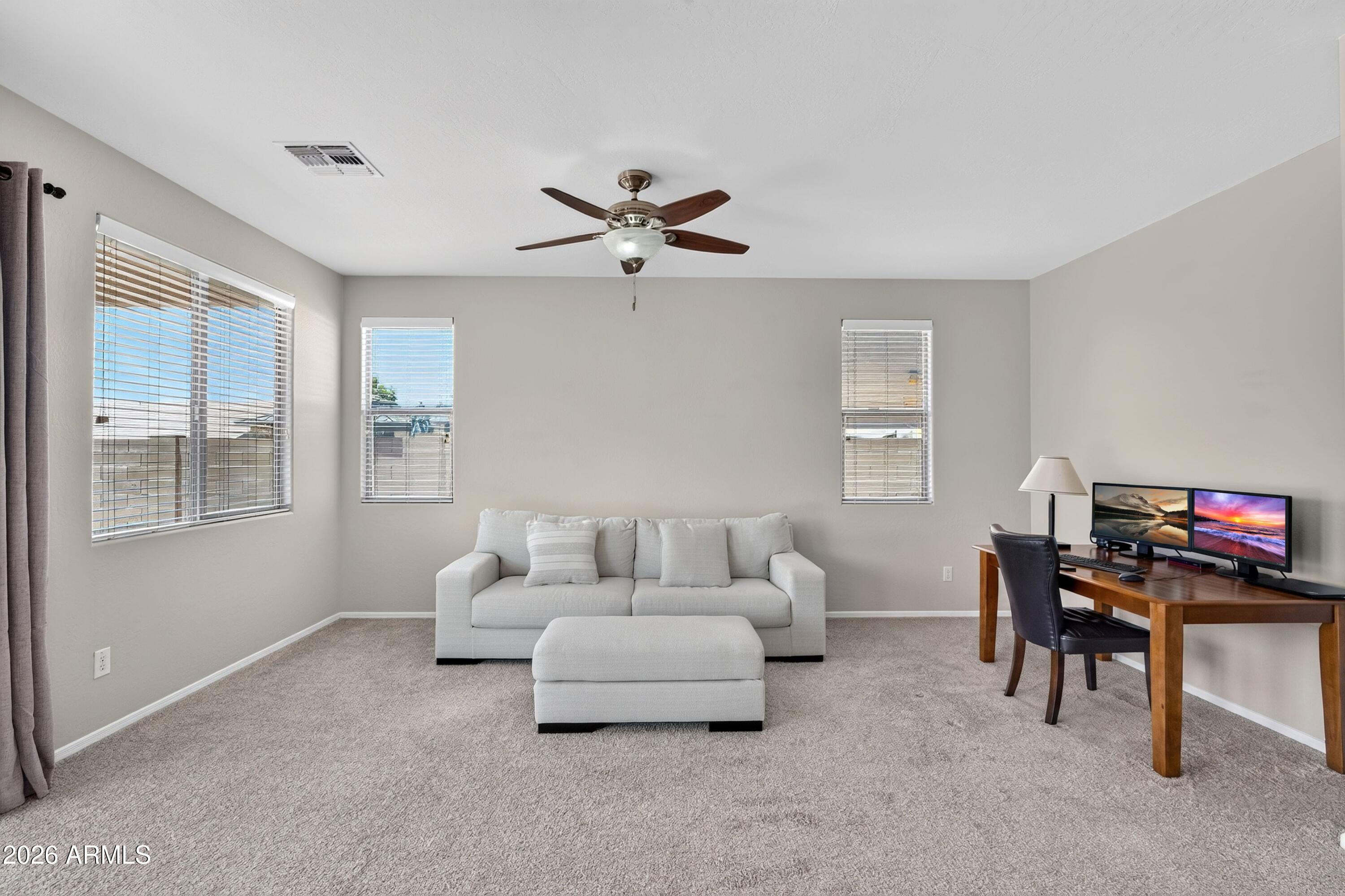 589 W HEREFORD Drive