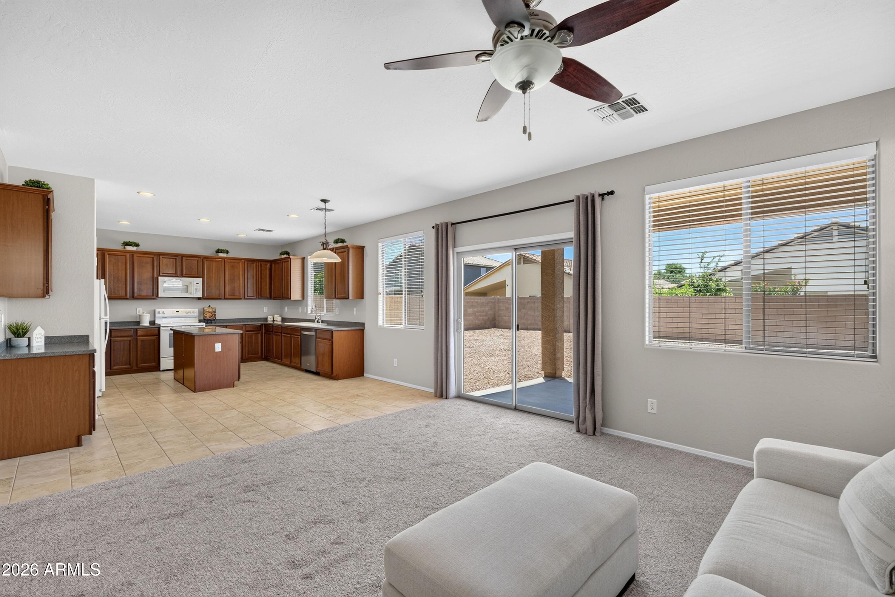 589 W HEREFORD Drive