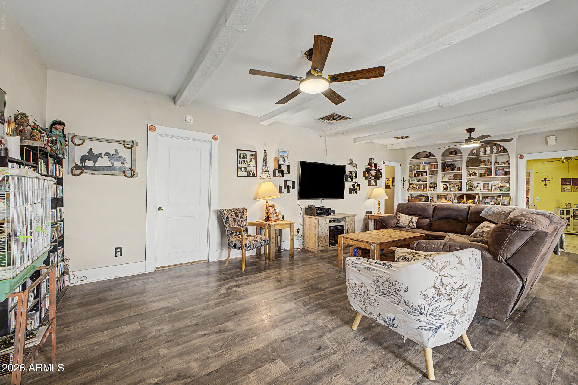 220 W MORONDO Avenue