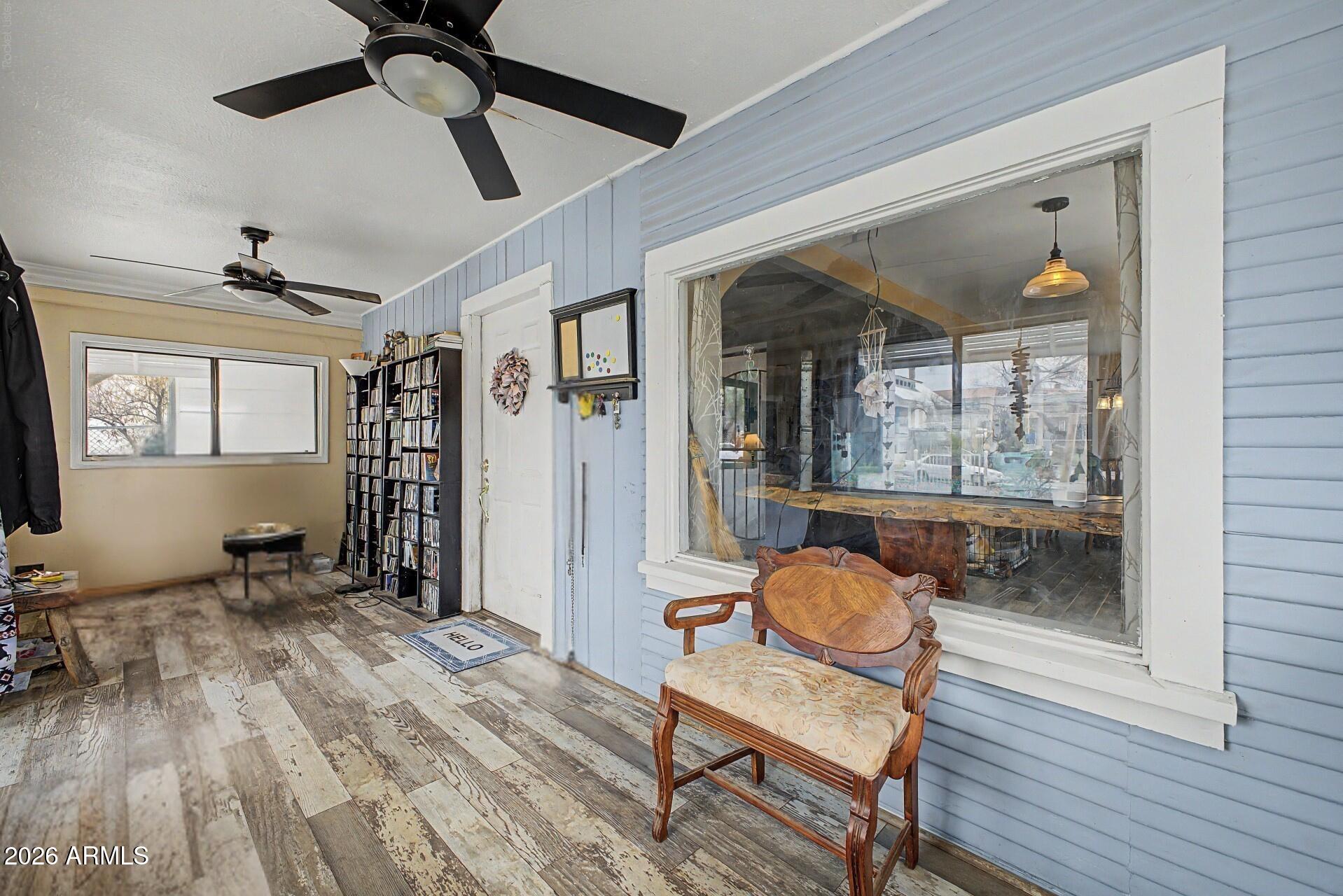 220 W MORONDO Avenue