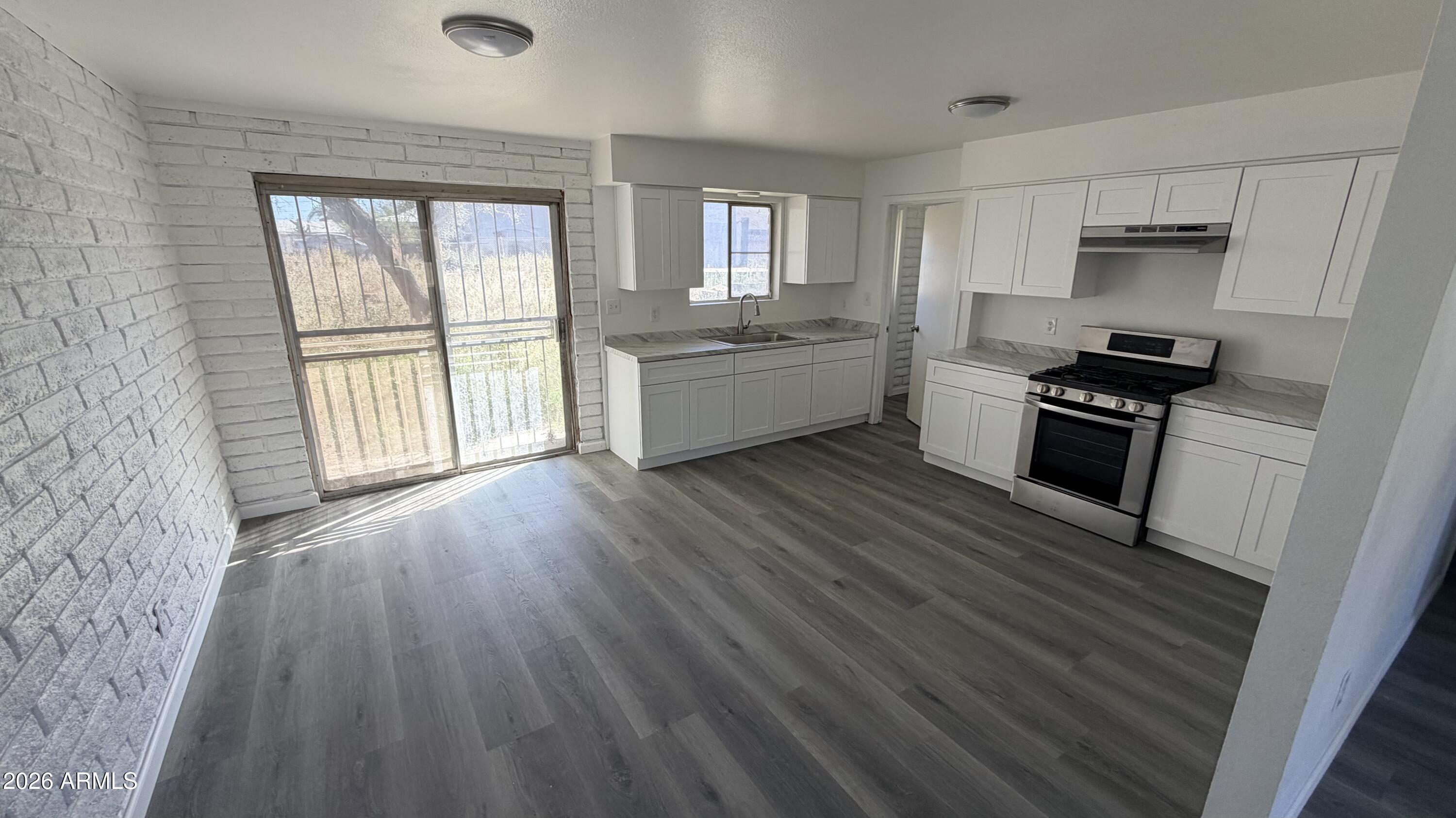 419 W FOURTH Street