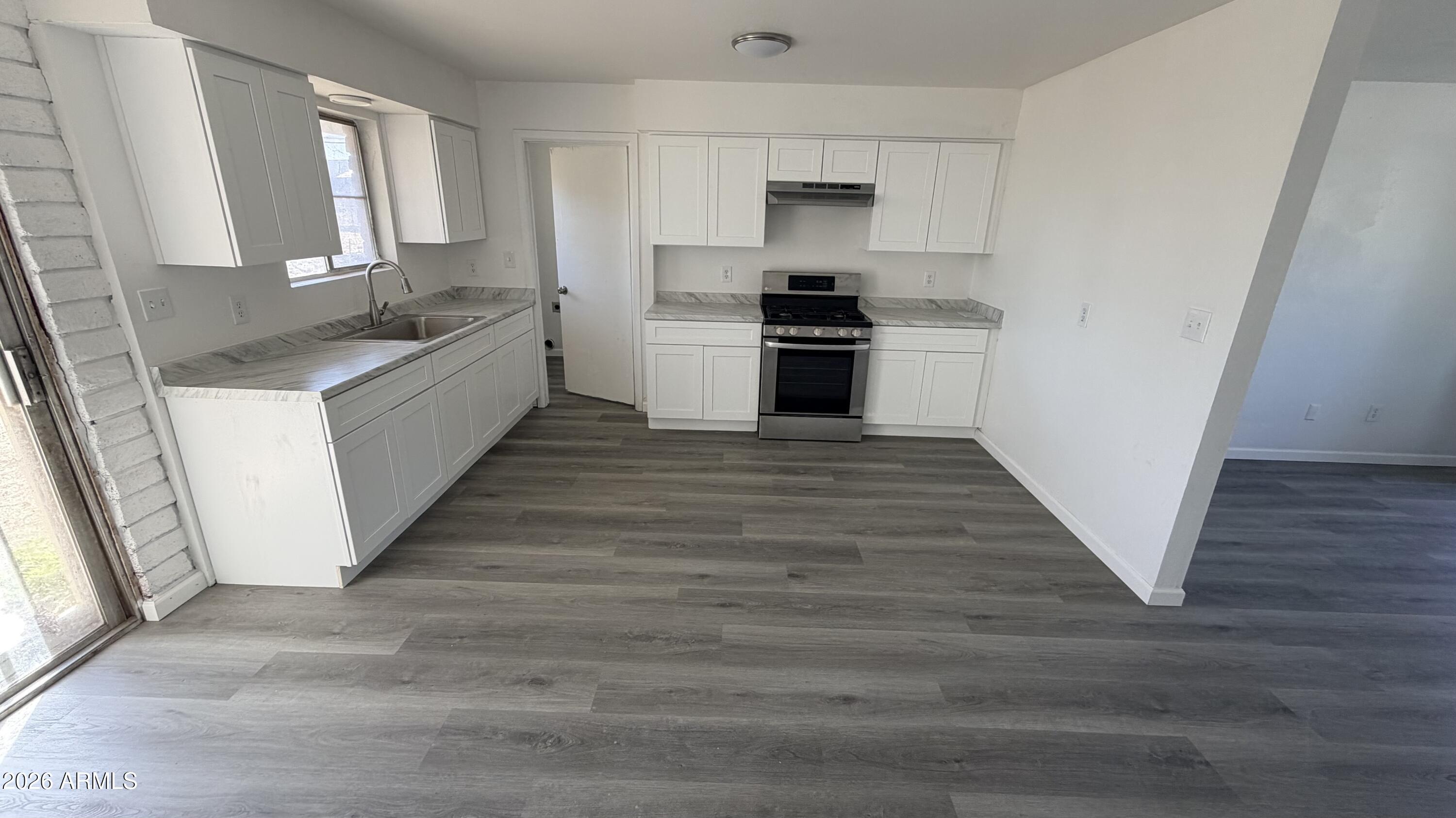 419 W FOURTH Street
