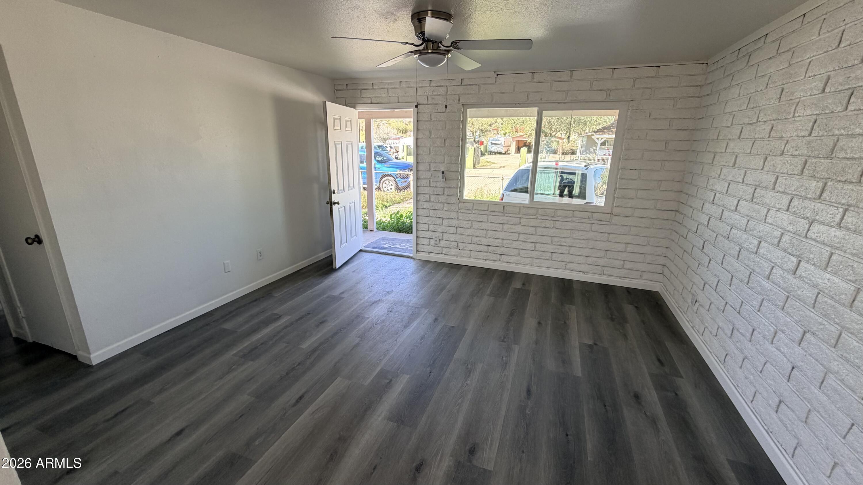419 W FOURTH Street
