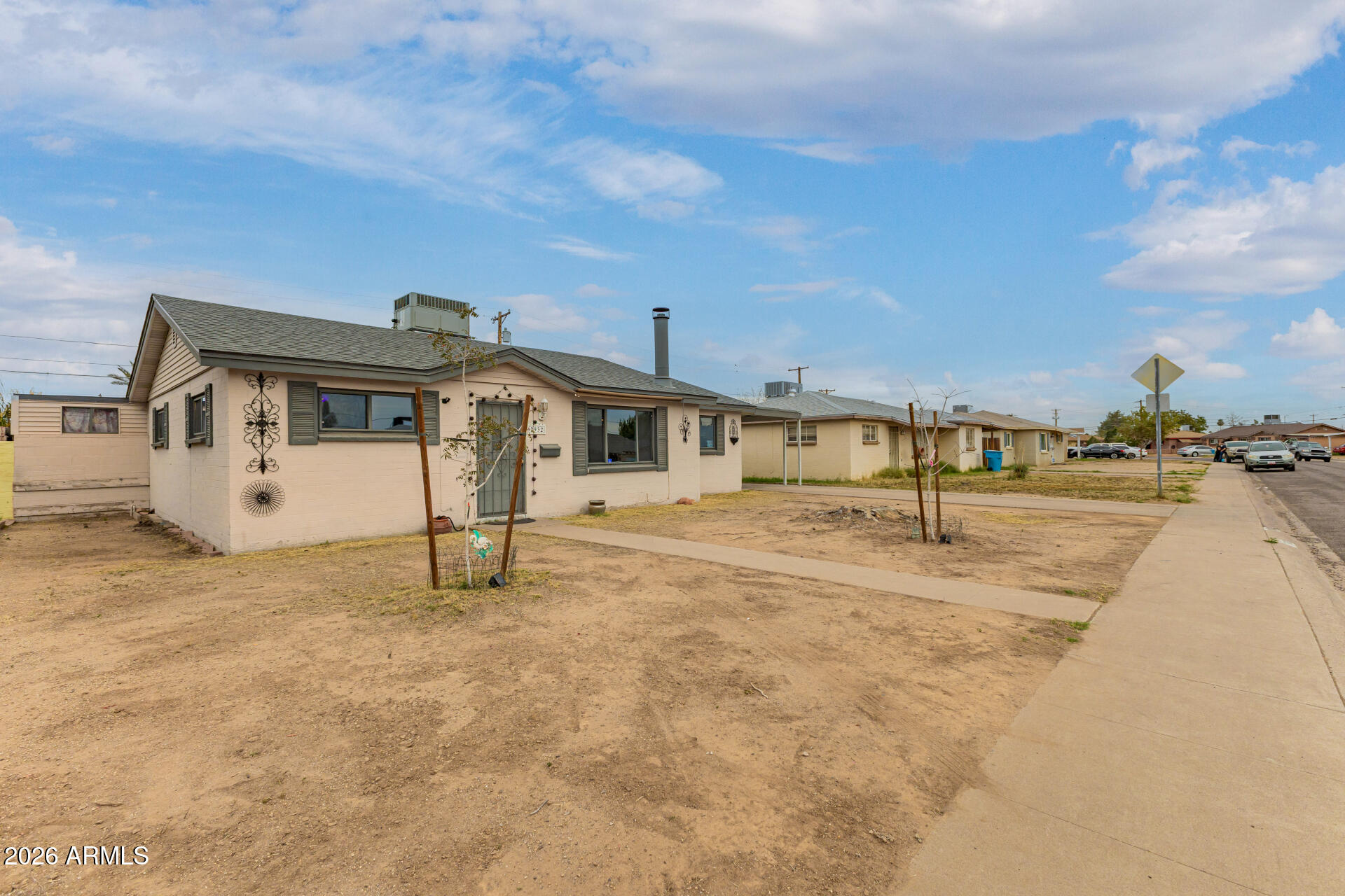 2932 W TOWNLEY Avenue