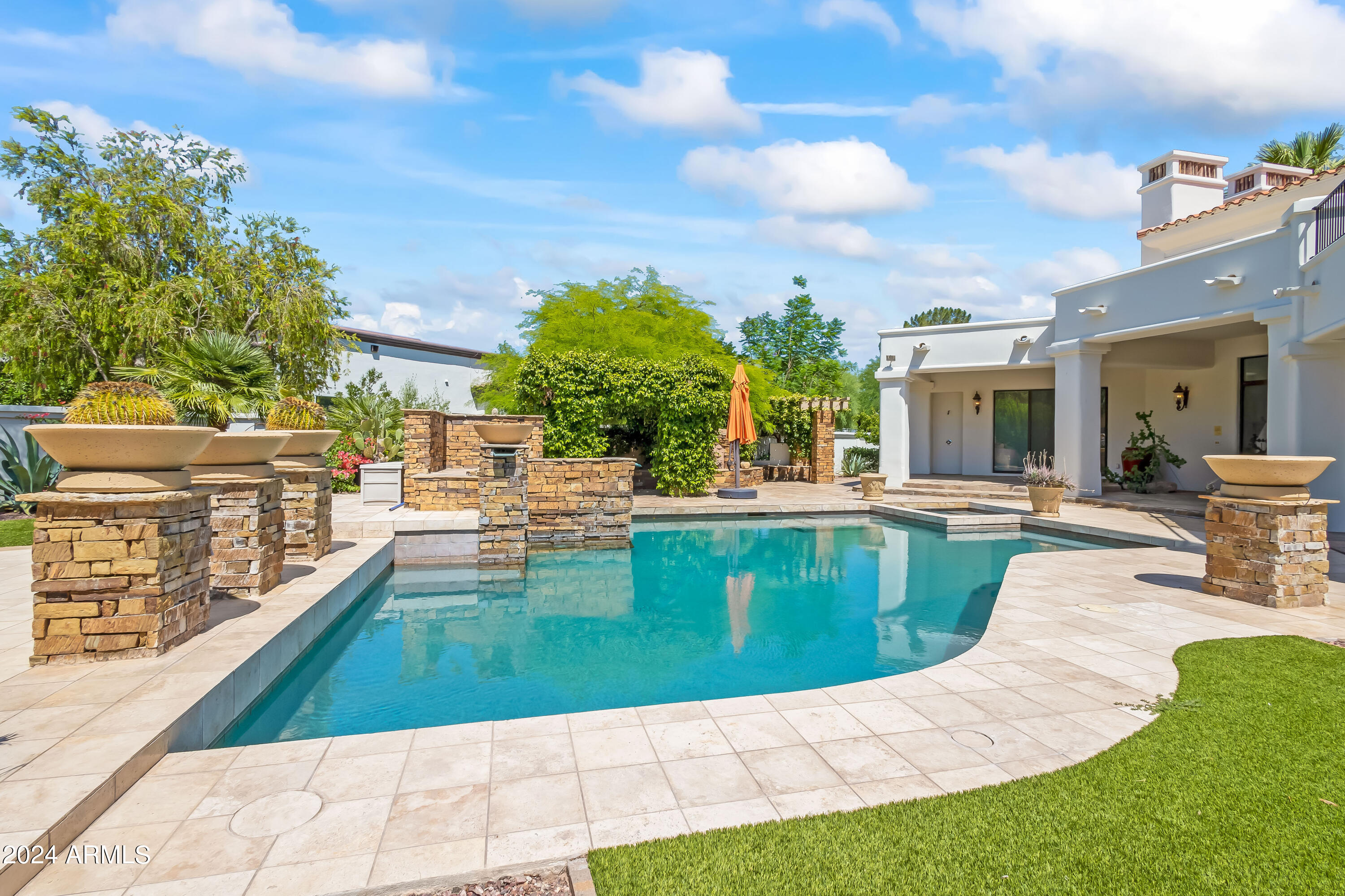 MERRILL CANTATIERRA LOT 1-49 PUT STS IND BEND WASH - Residential