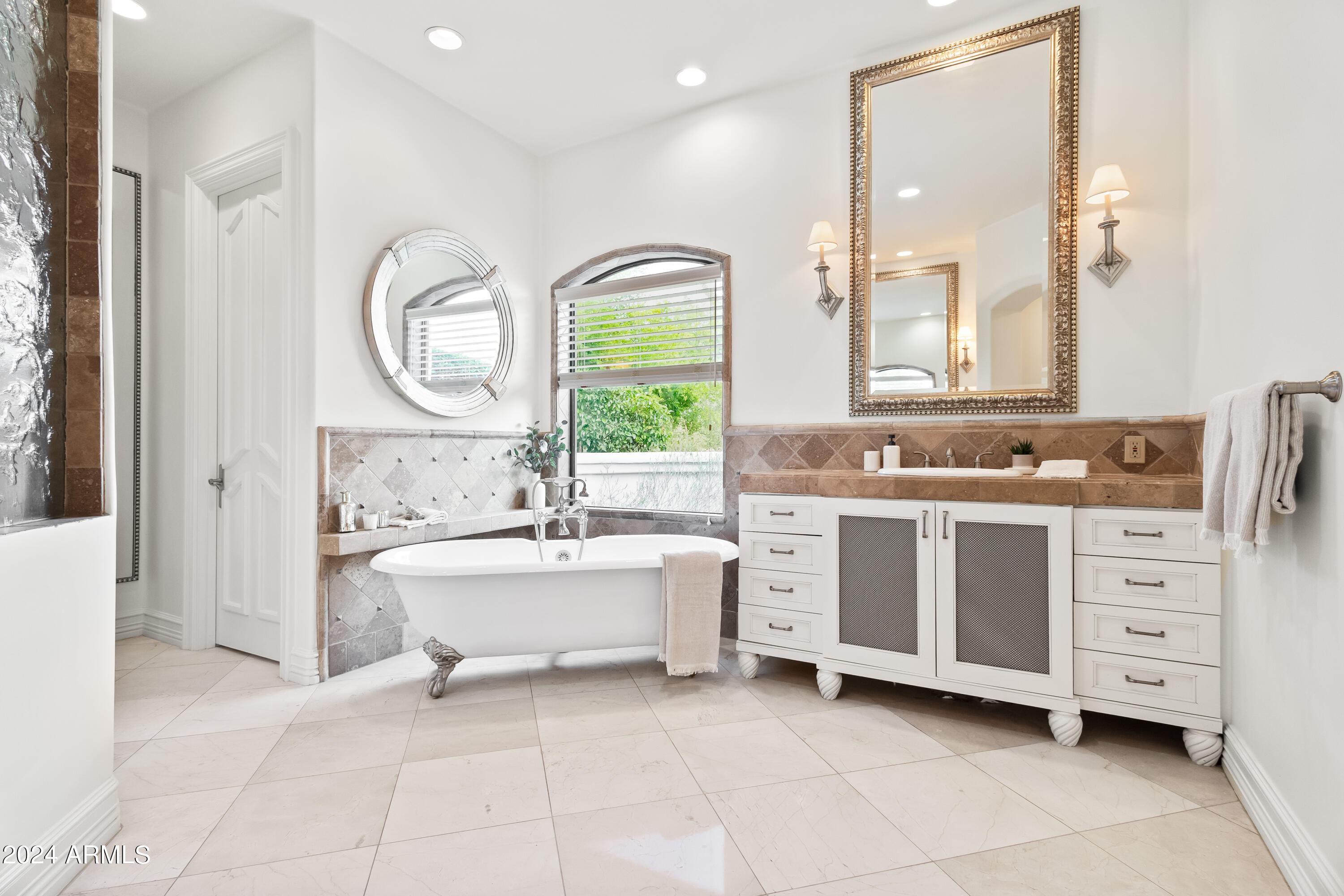 MERRILL CANTATIERRA LOT 1-49 PUT STS IND BEND WASH - Residential