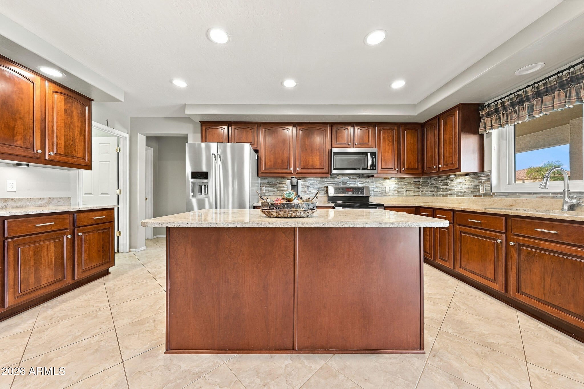1370 E LYNX Way