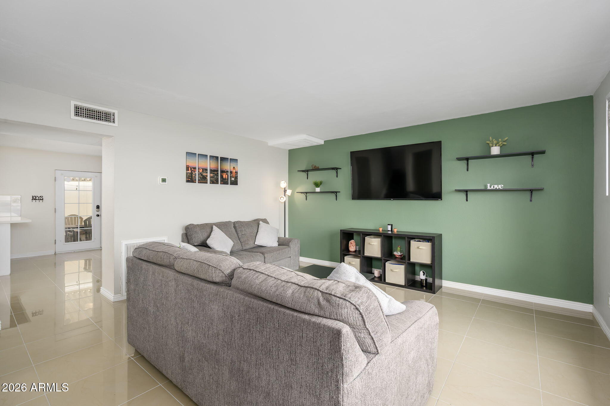 1665 W HAZELWOOD Street