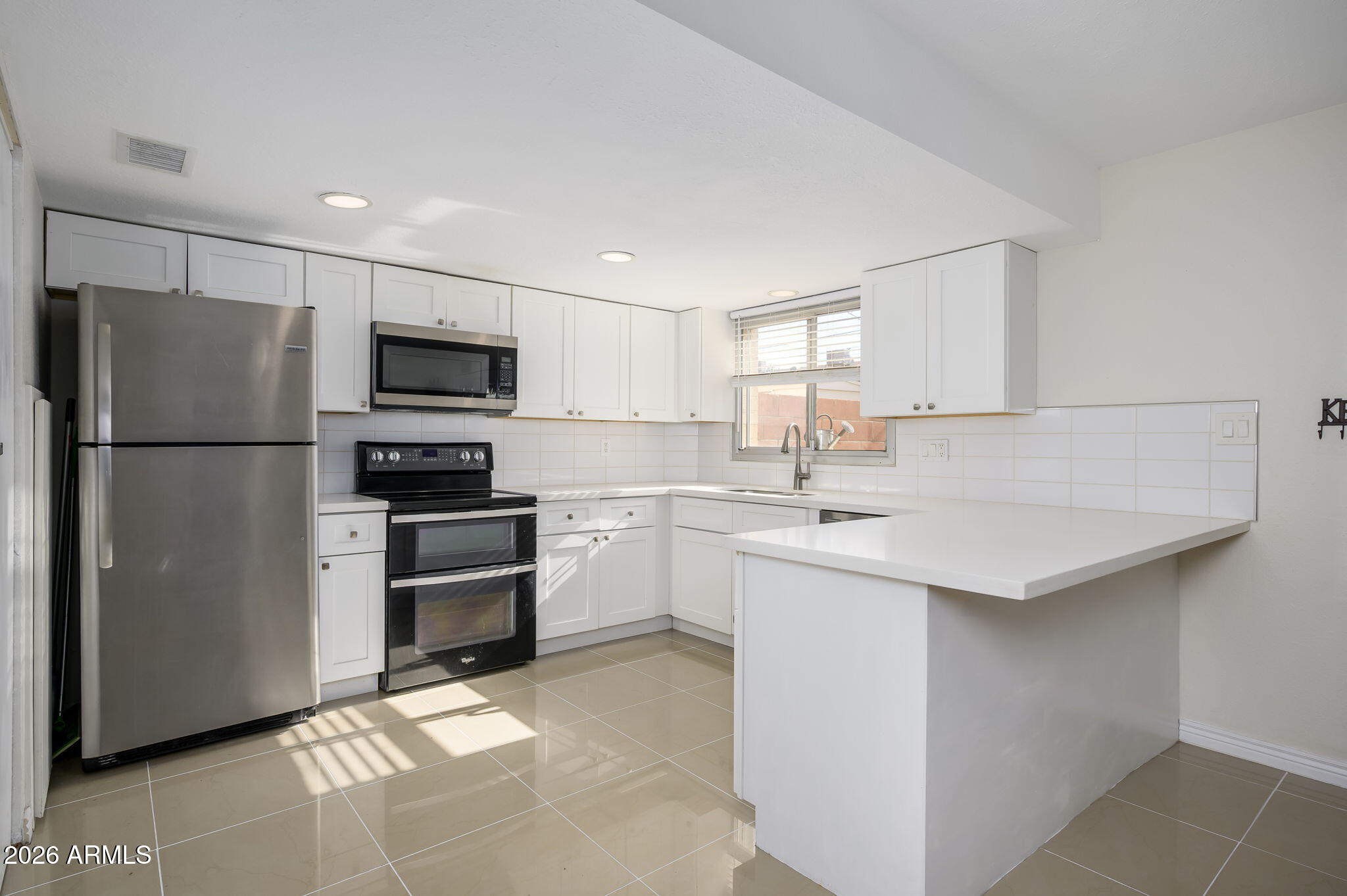 1665 W HAZELWOOD Street