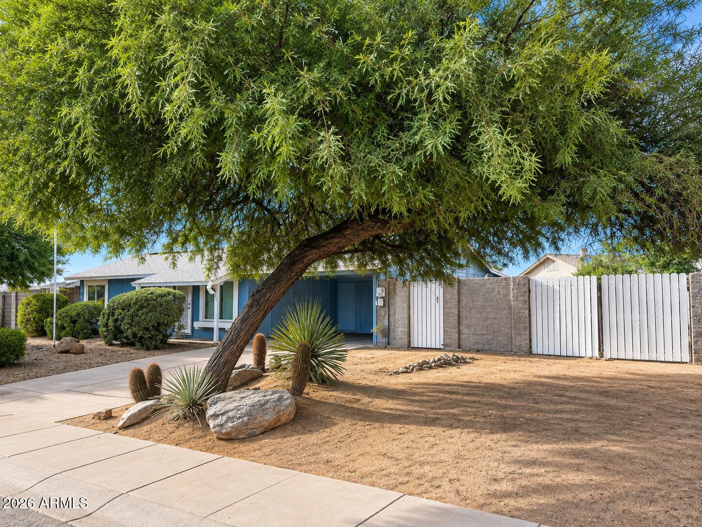 2031 E VISTA Drive