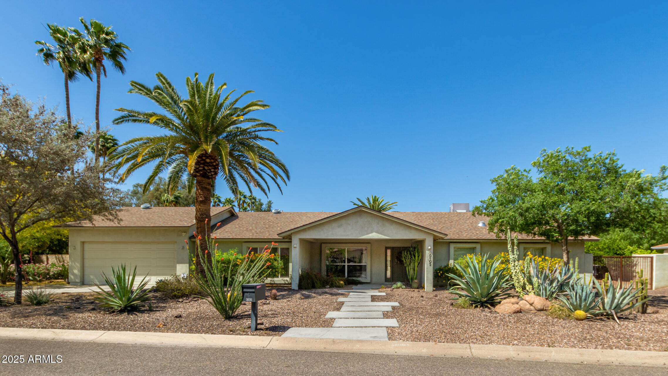 6102 E ASTER Drive