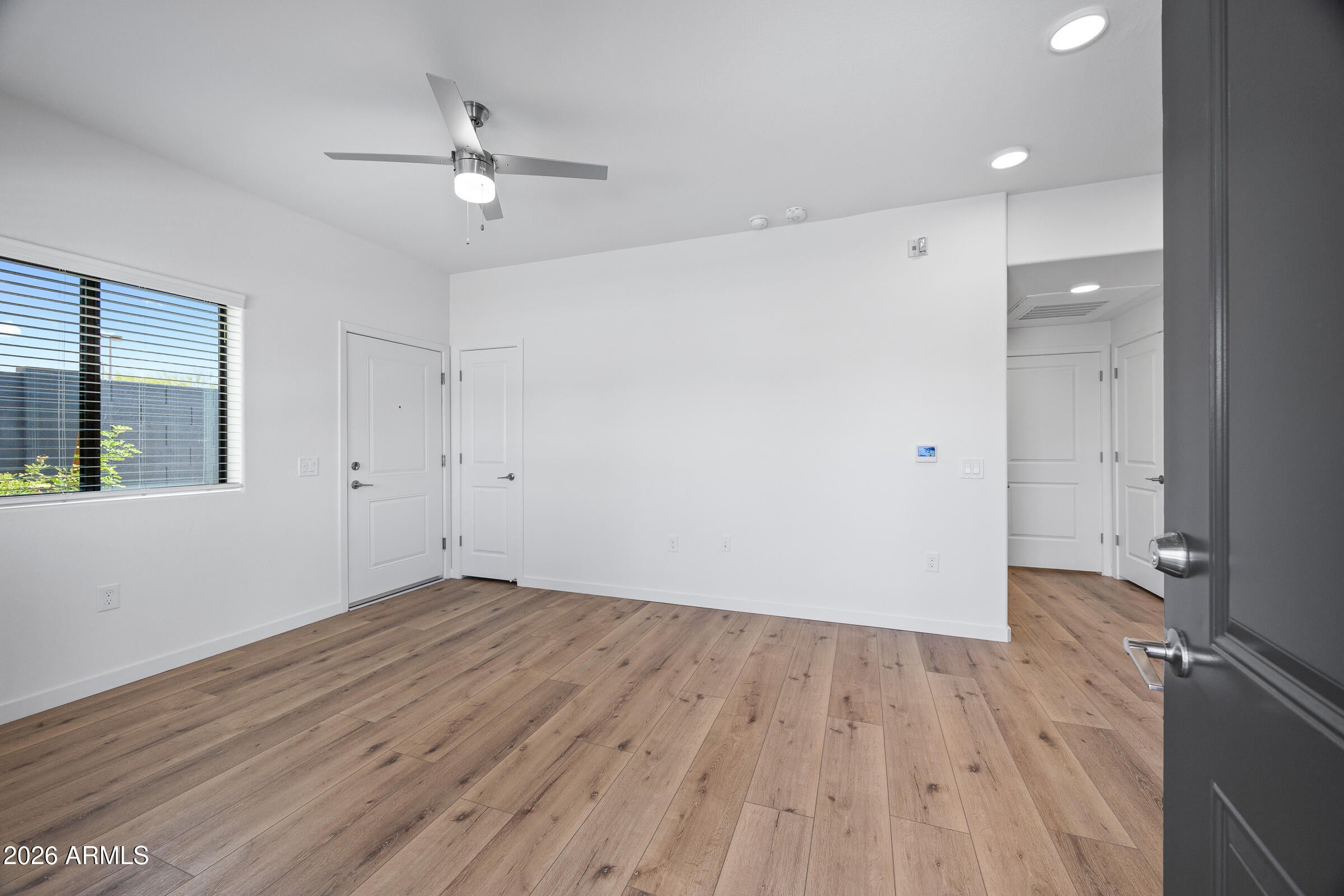 2309 E MCARTHUR Drive
