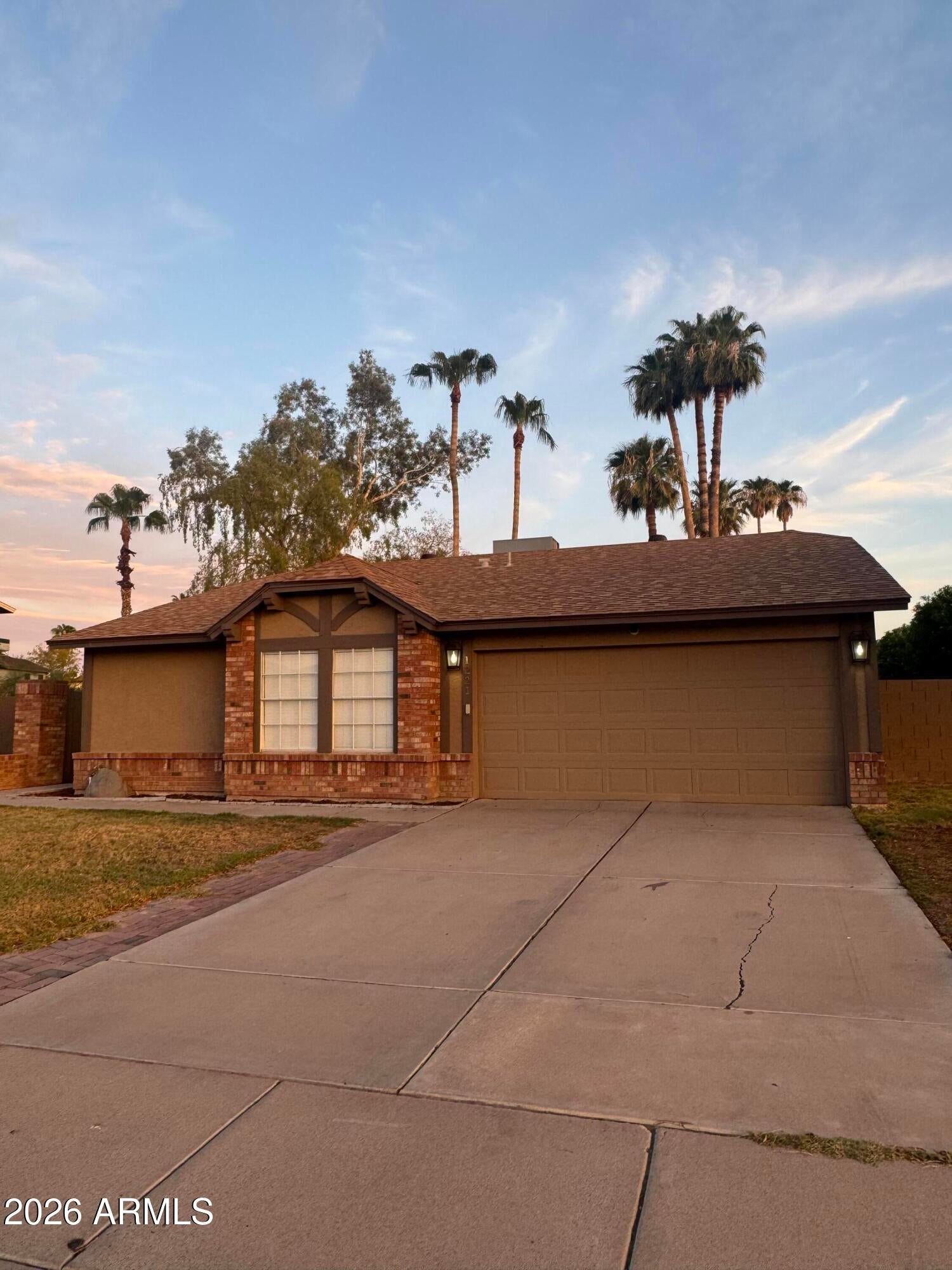 1221 W SHAWNEE Drive