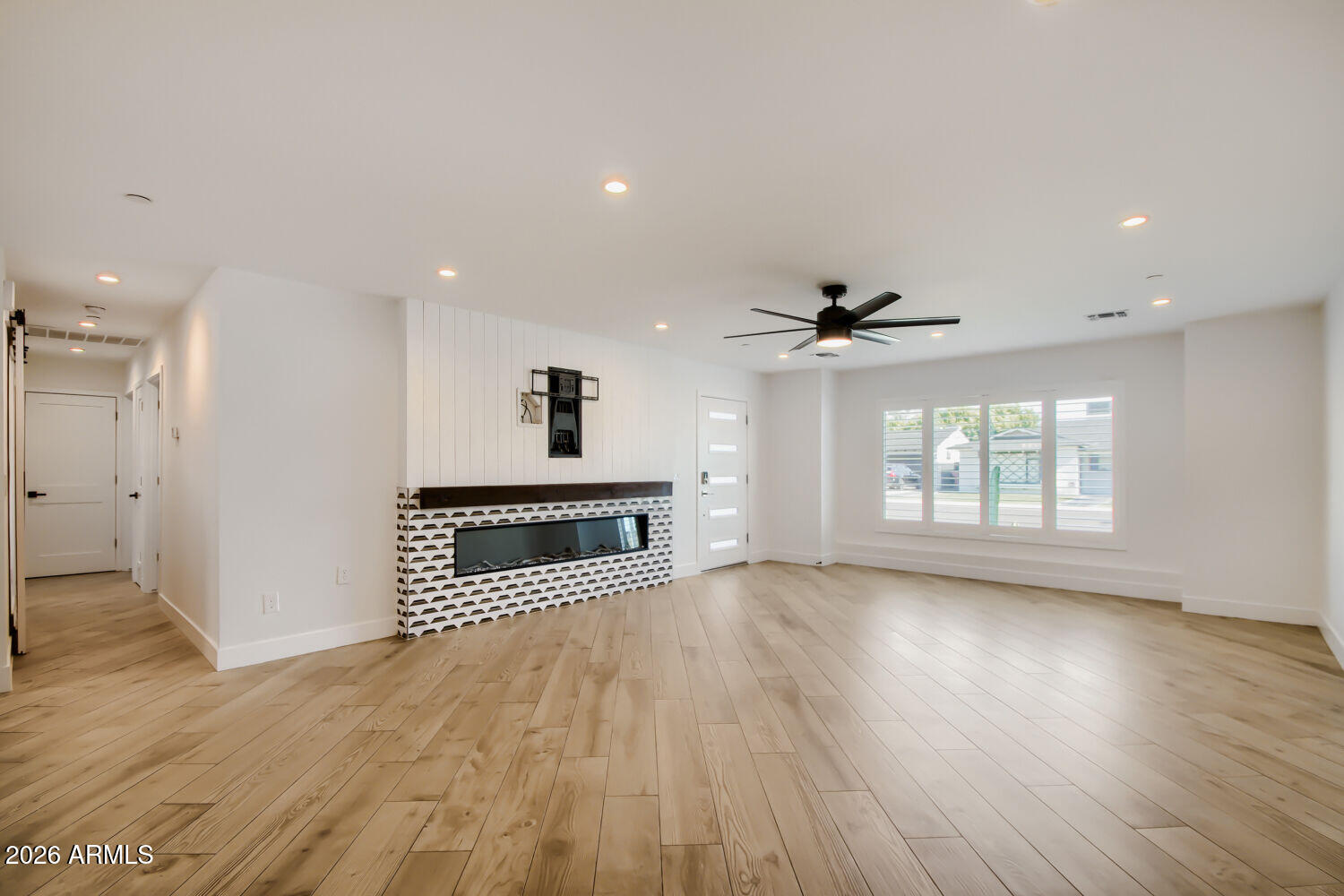 8318 E SELLS Drive