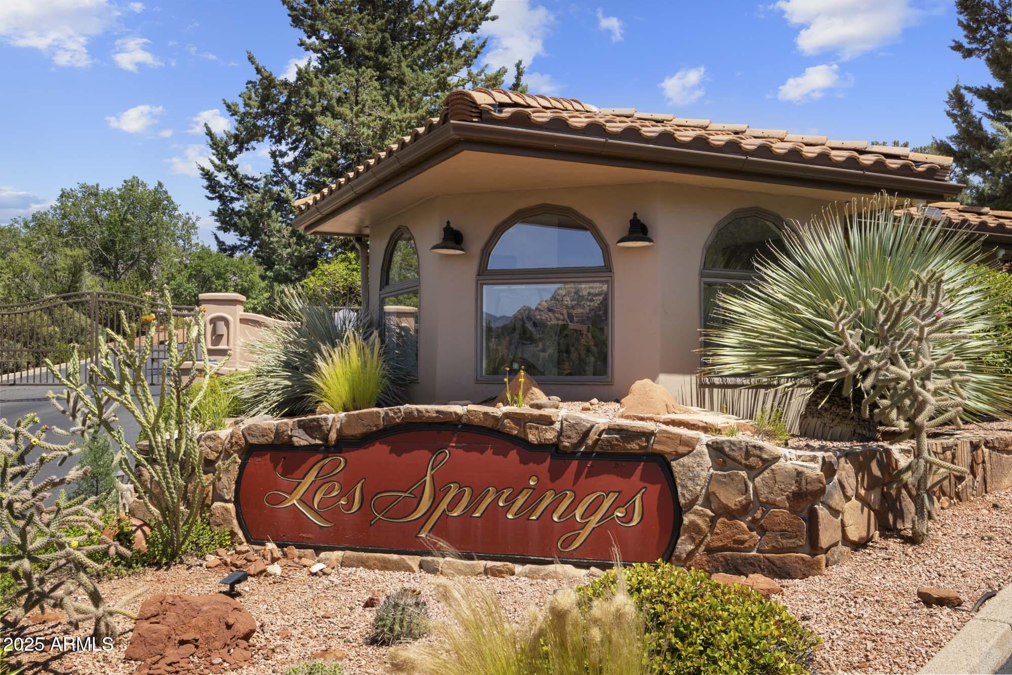 Les Springs - Land