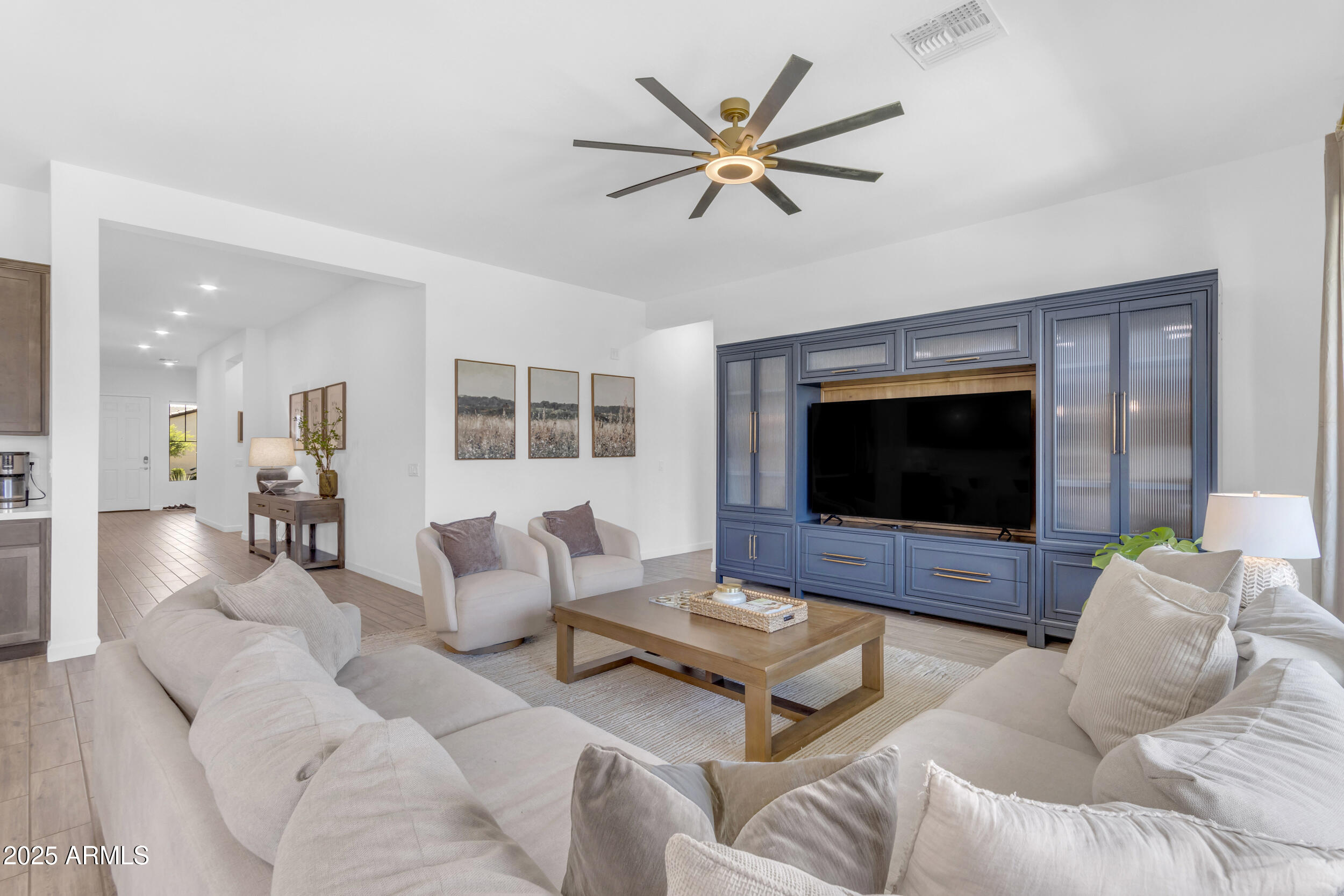 22634 E ROUNDUP Way