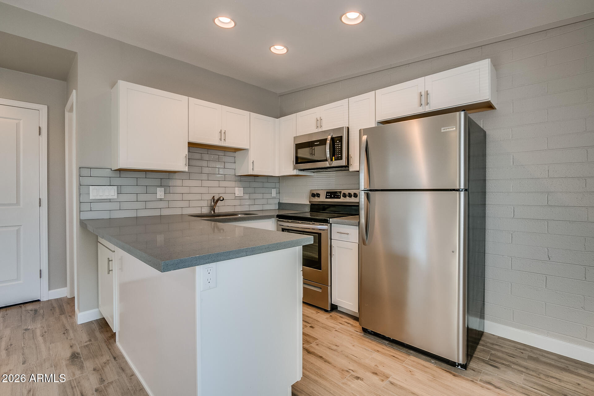 1008 S MARIANA Street Apt 3