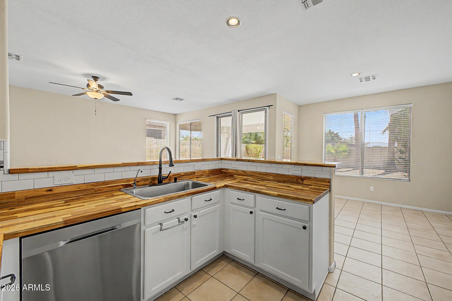1819 W Nighthawk Way