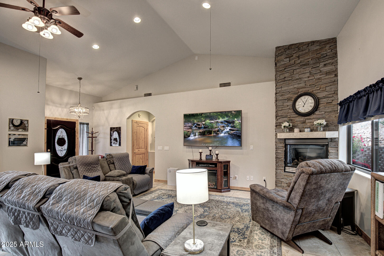 908 W SHERWOOD Drive