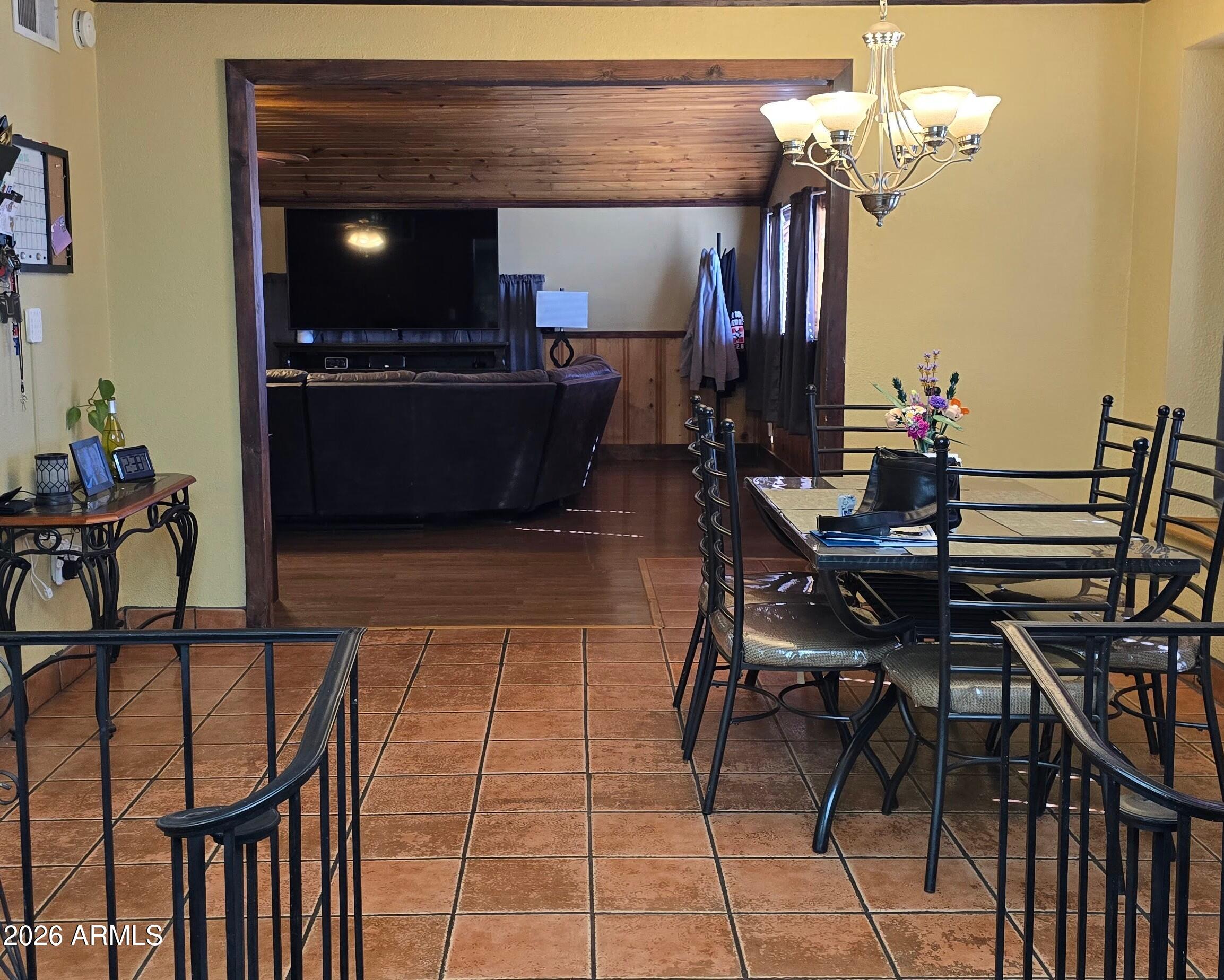 413 N Cottonwood Avenue