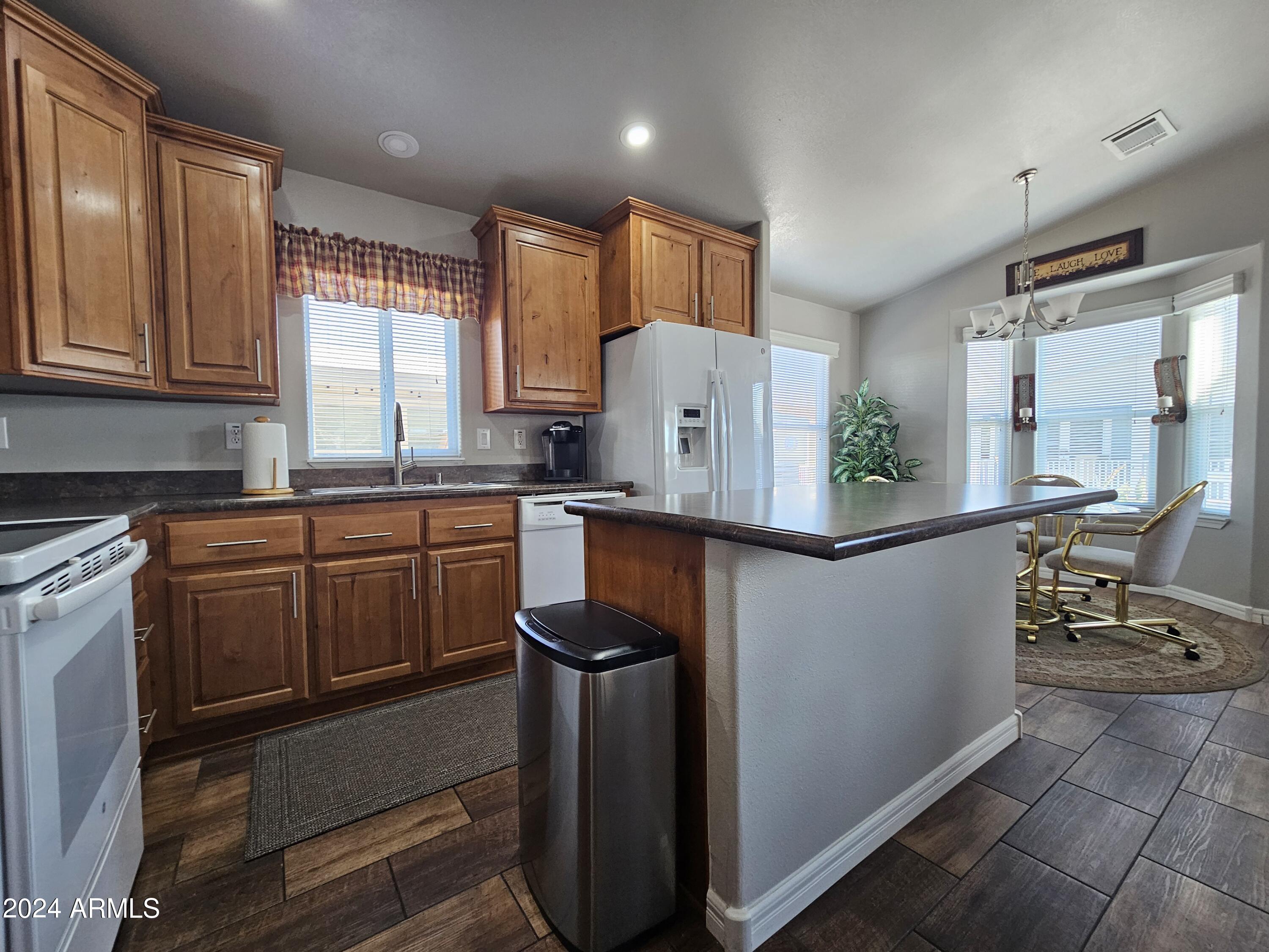 650 N Hawes Road 3809