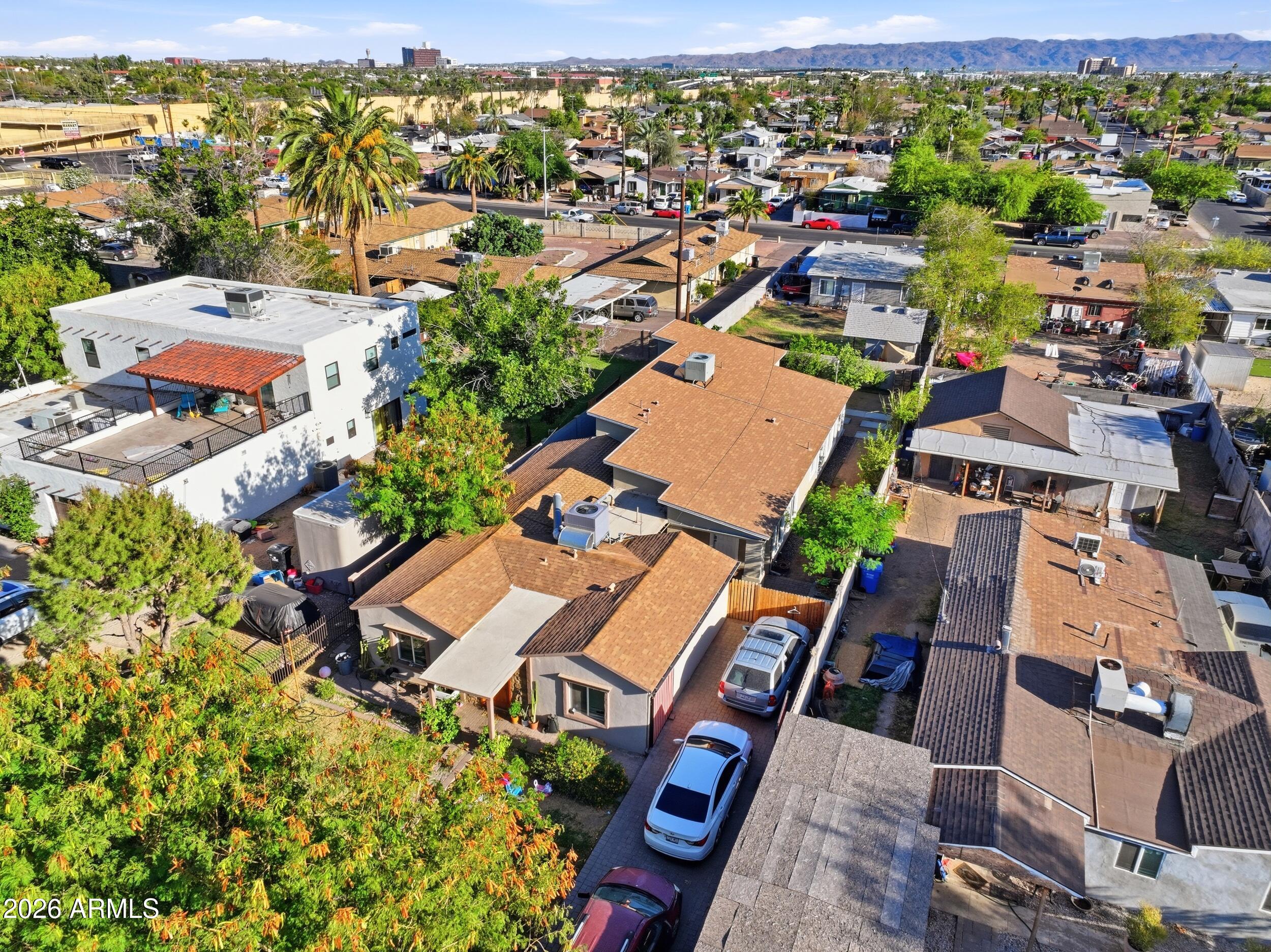 1911 E HARVARD Street