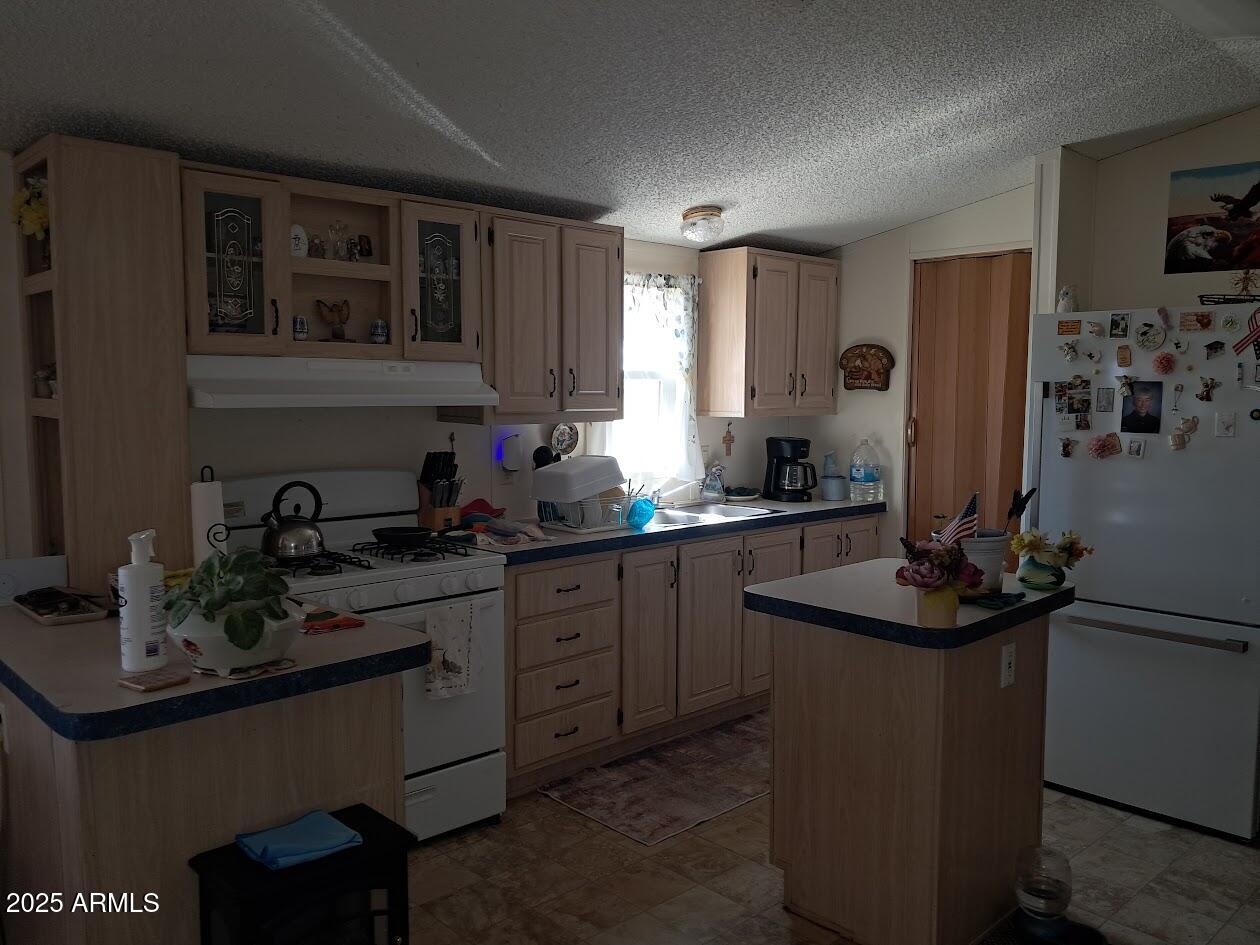 2479 N Calle Segundo --