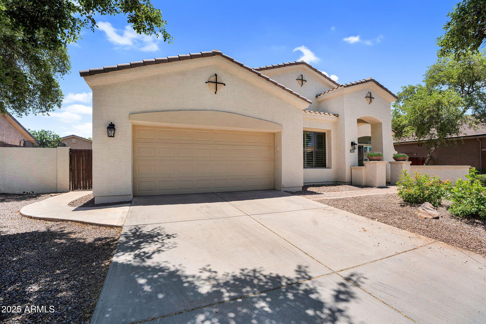 4323 E REINS Road