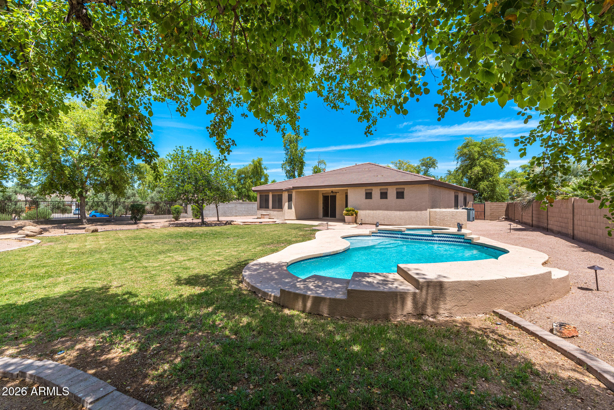 4133 E REINS Road