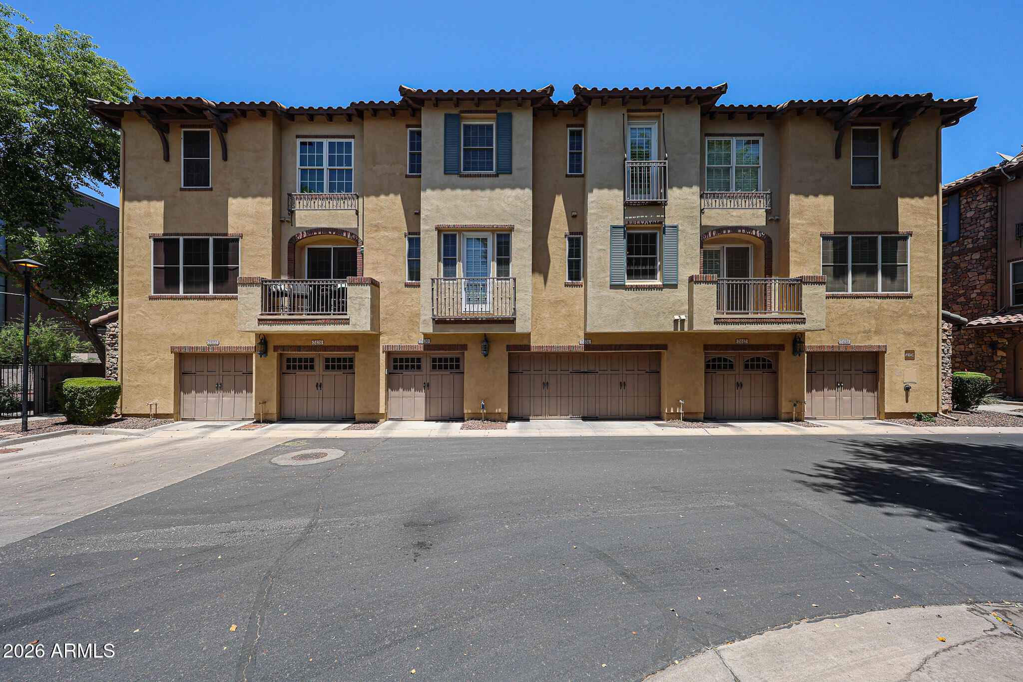 2434 E ROMA Avenue