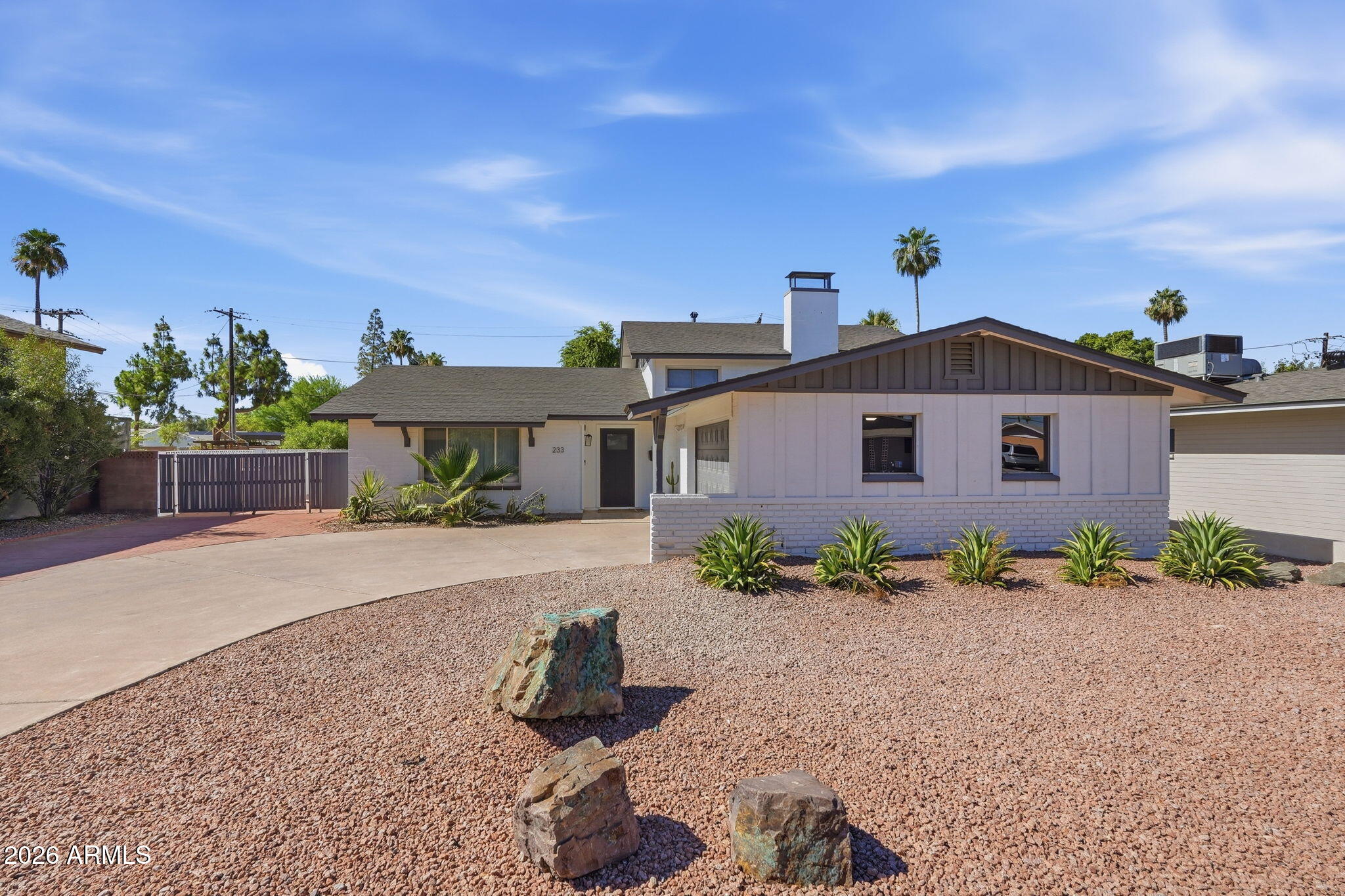 233 E ELLIS Drive