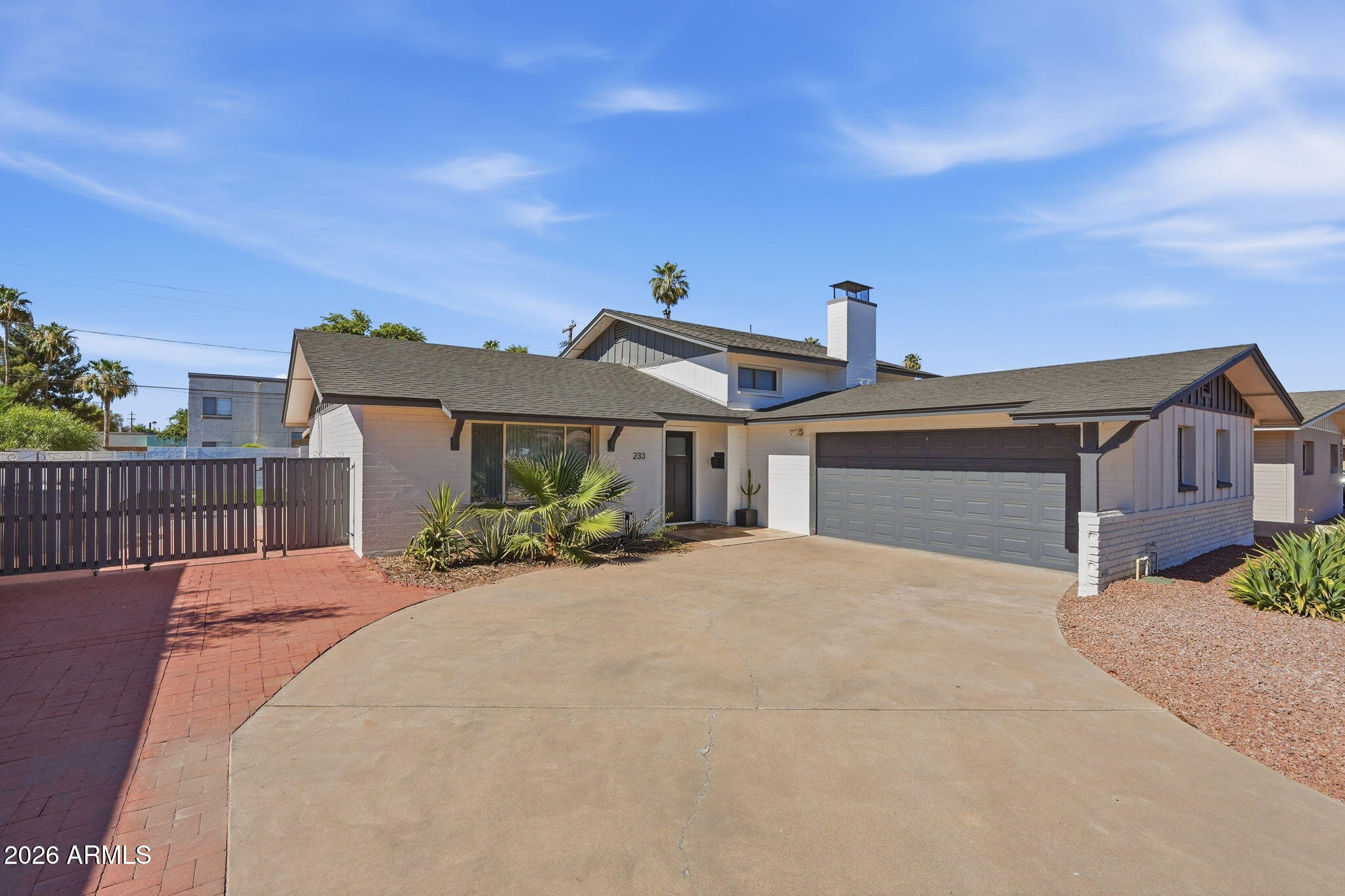 233 E ELLIS Drive