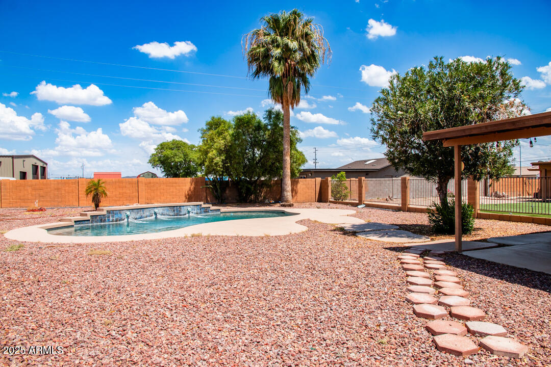 8812 W PINNACLE PEAK Road