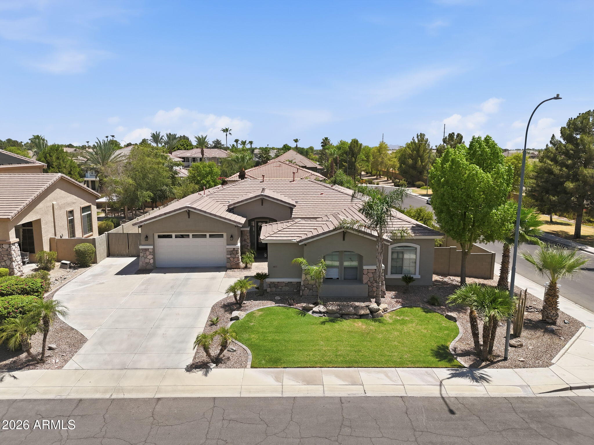 407 E TONTO Place