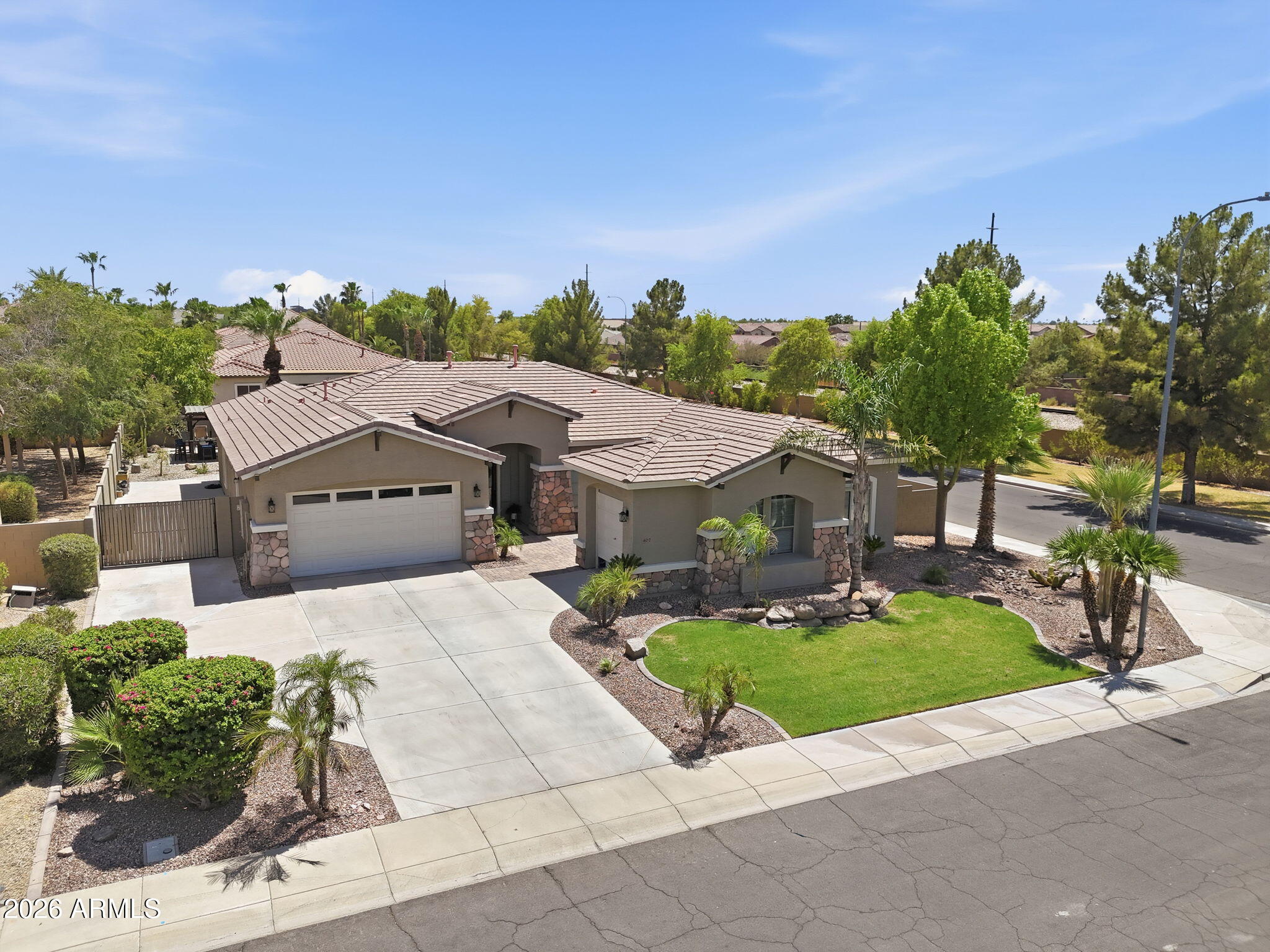 407 E TONTO Place