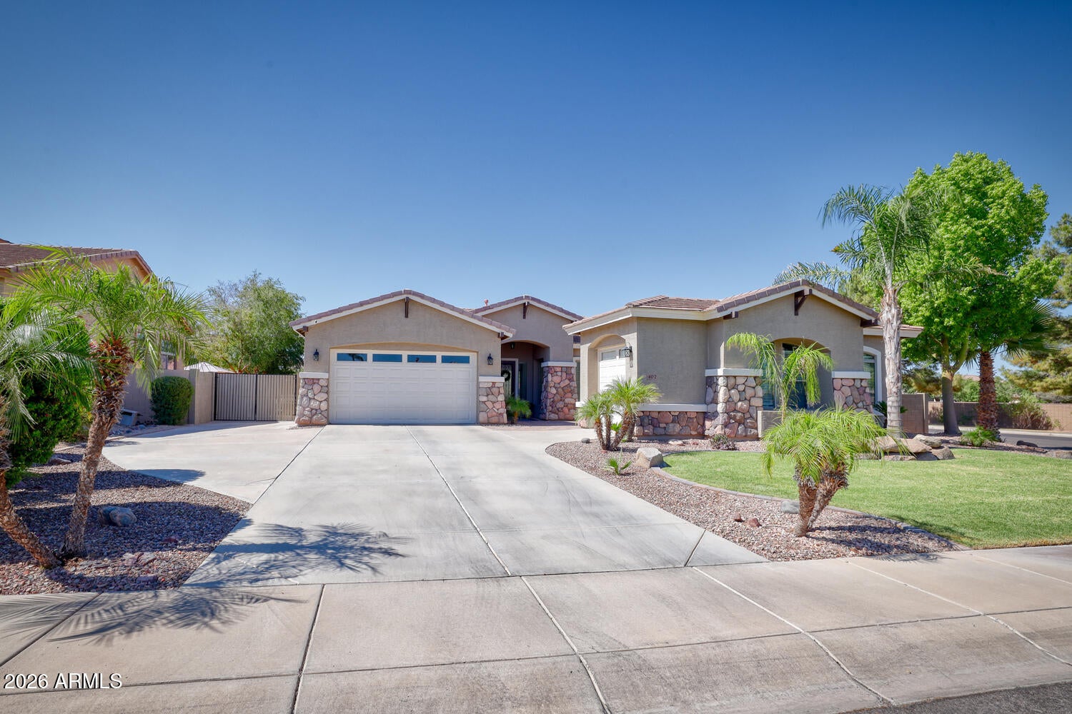 407 E TONTO Place