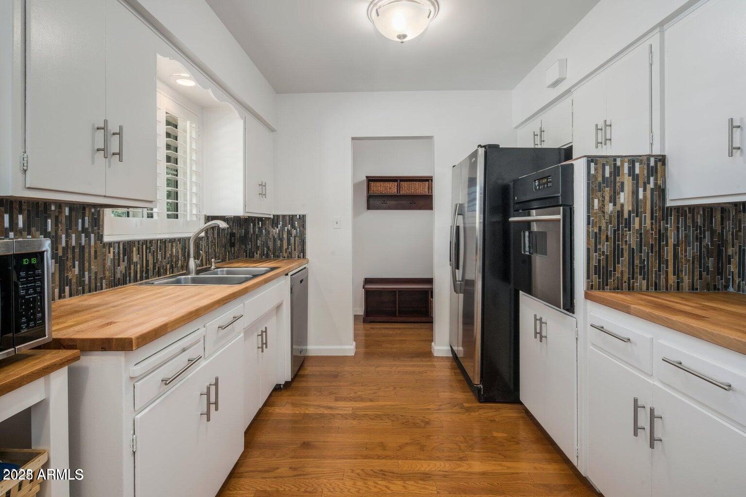 1609 W LAWRENCE Road