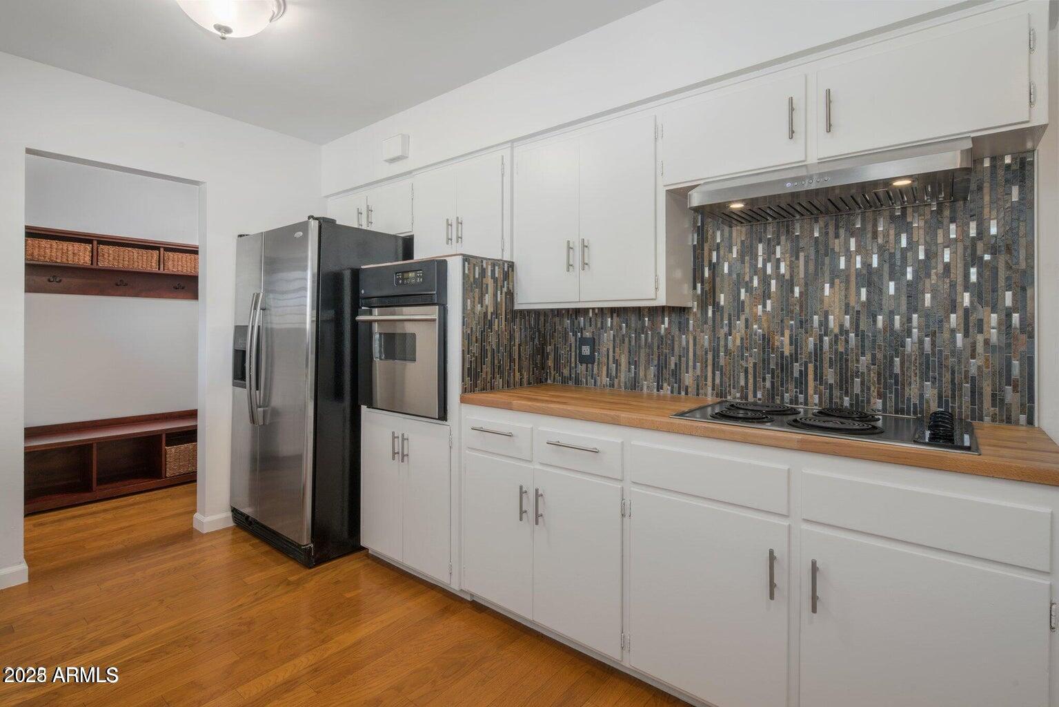 1609 W LAWRENCE Road