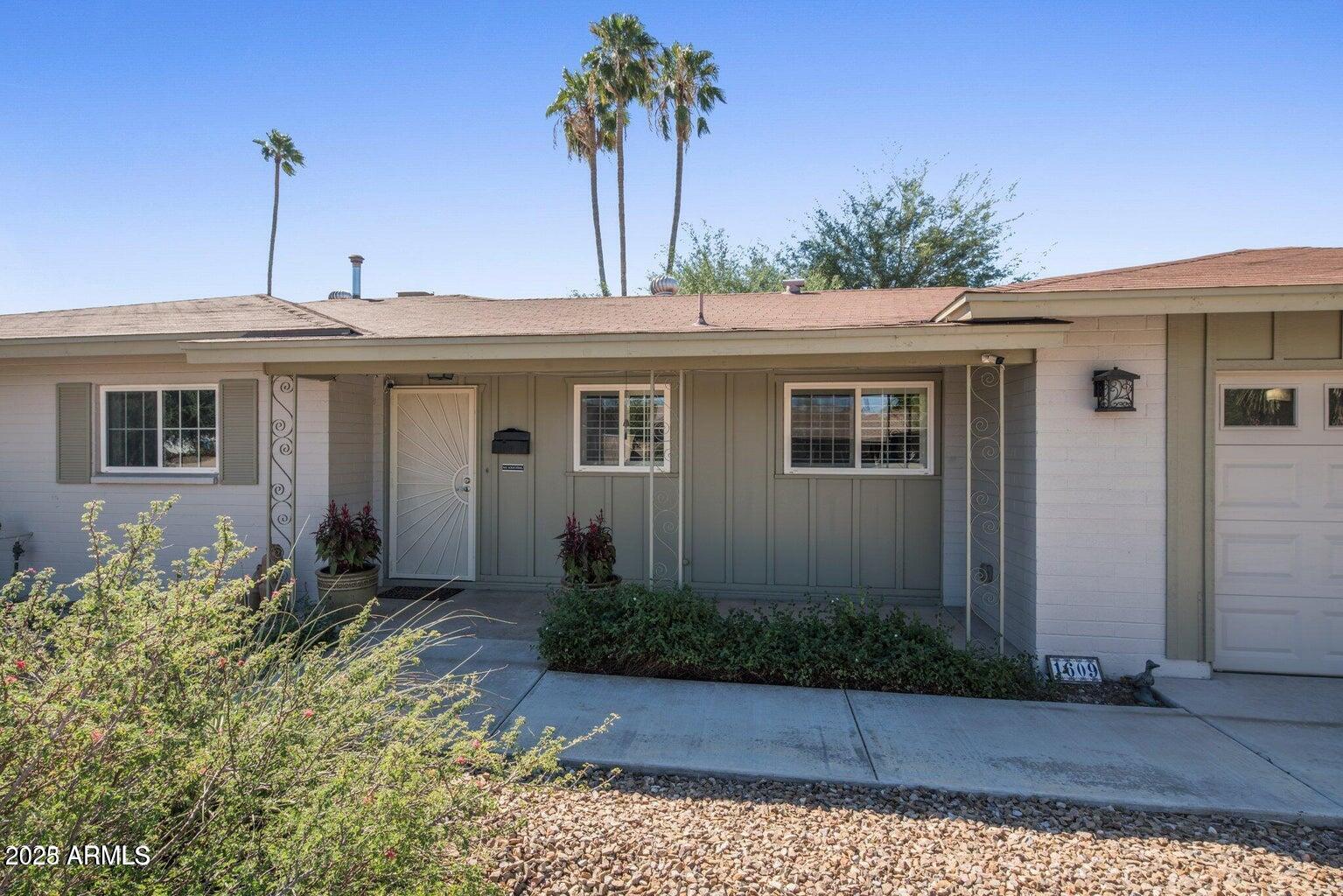 1609 W LAWRENCE Road