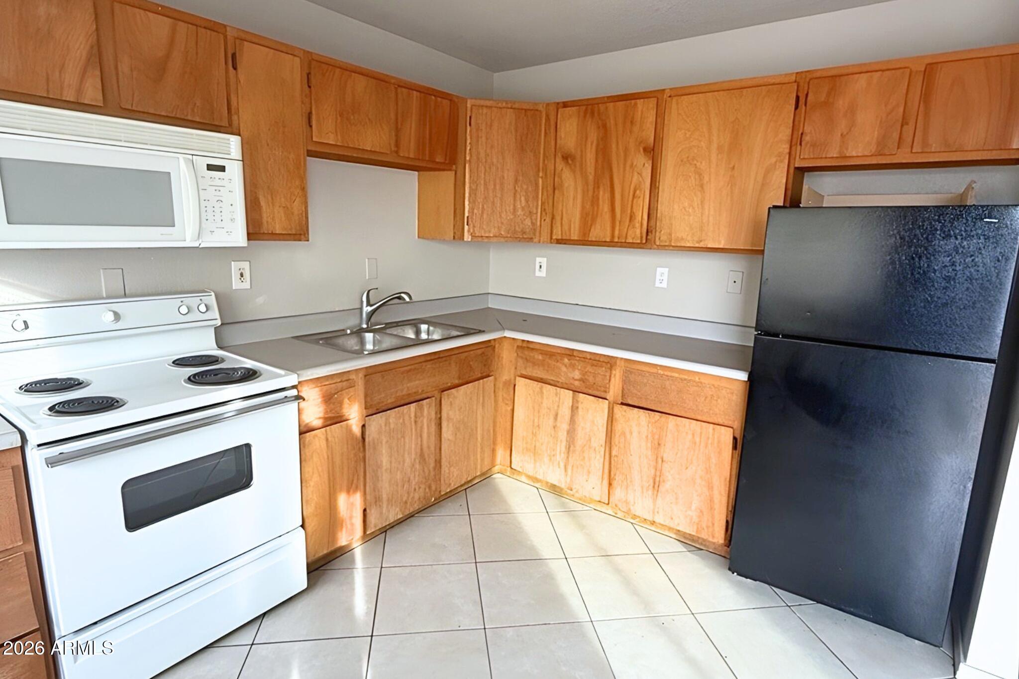 1702 W SHANGRI LA Road 2