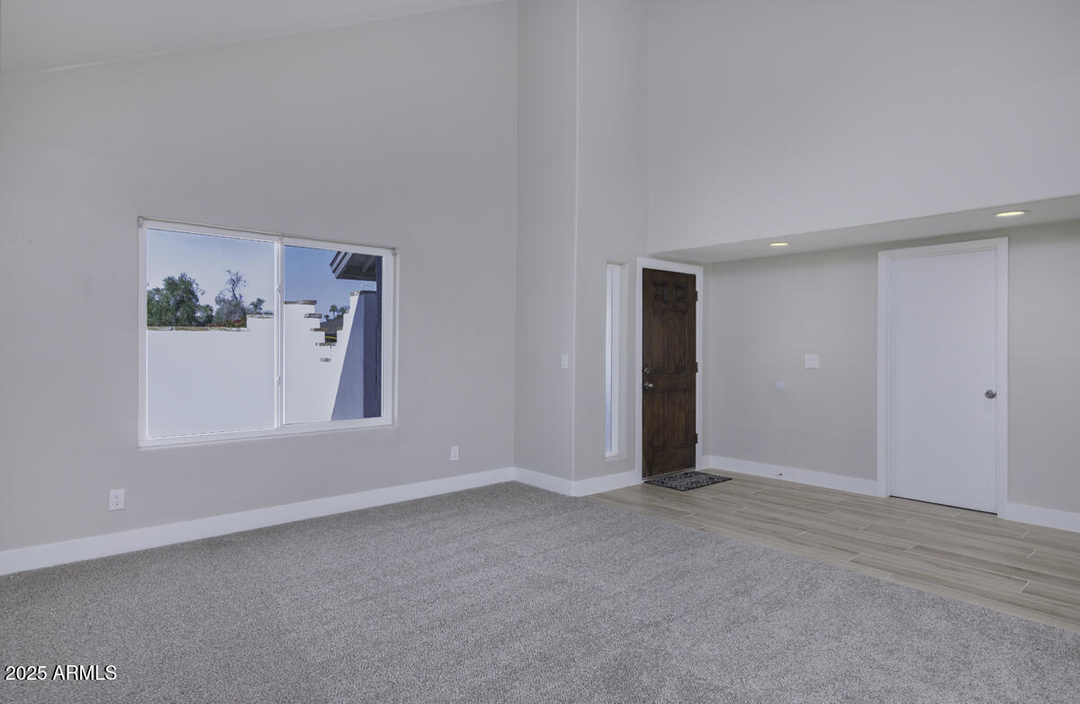 1528 W JUANITA Avenue