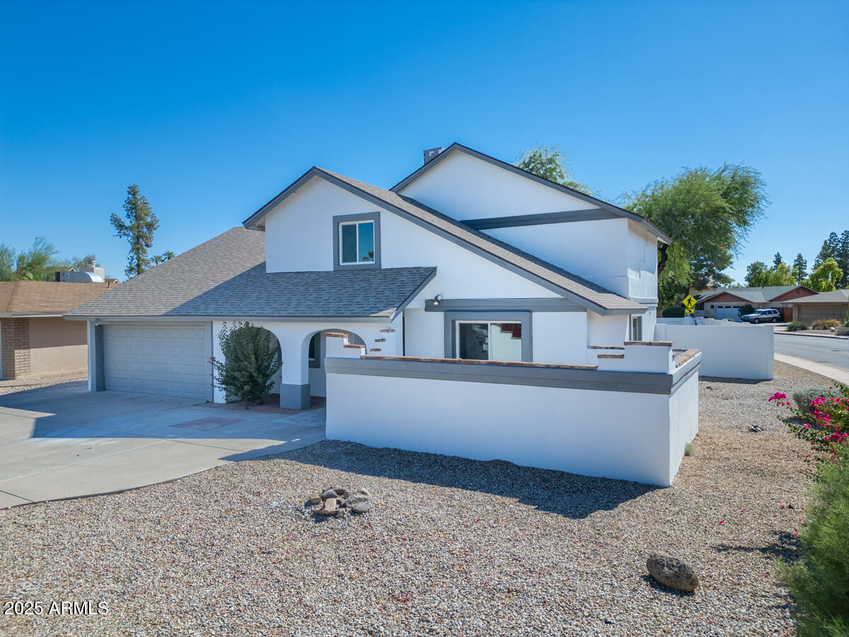 1528 W JUANITA Avenue
