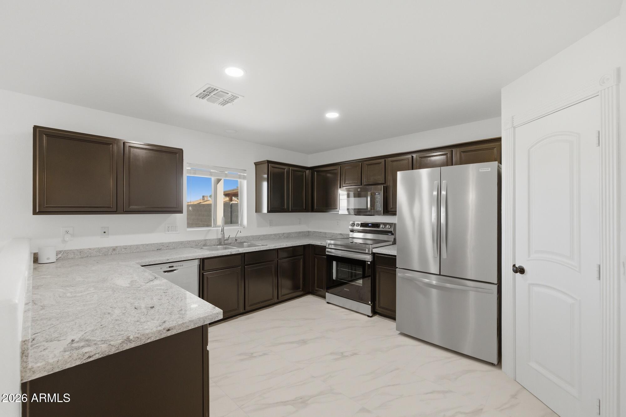 970 E CHRISTOPHER Street