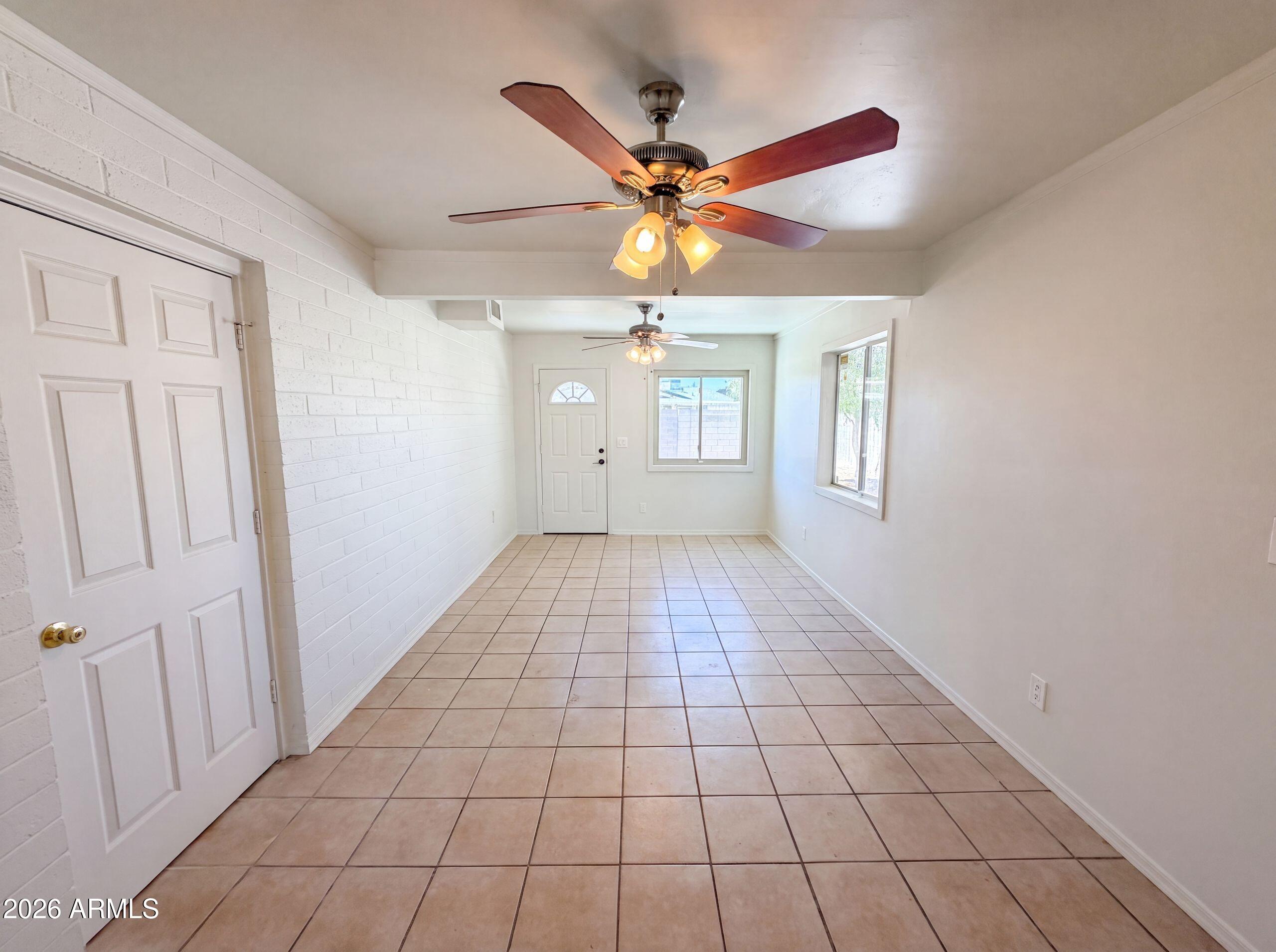 2027 W CORRINE Drive