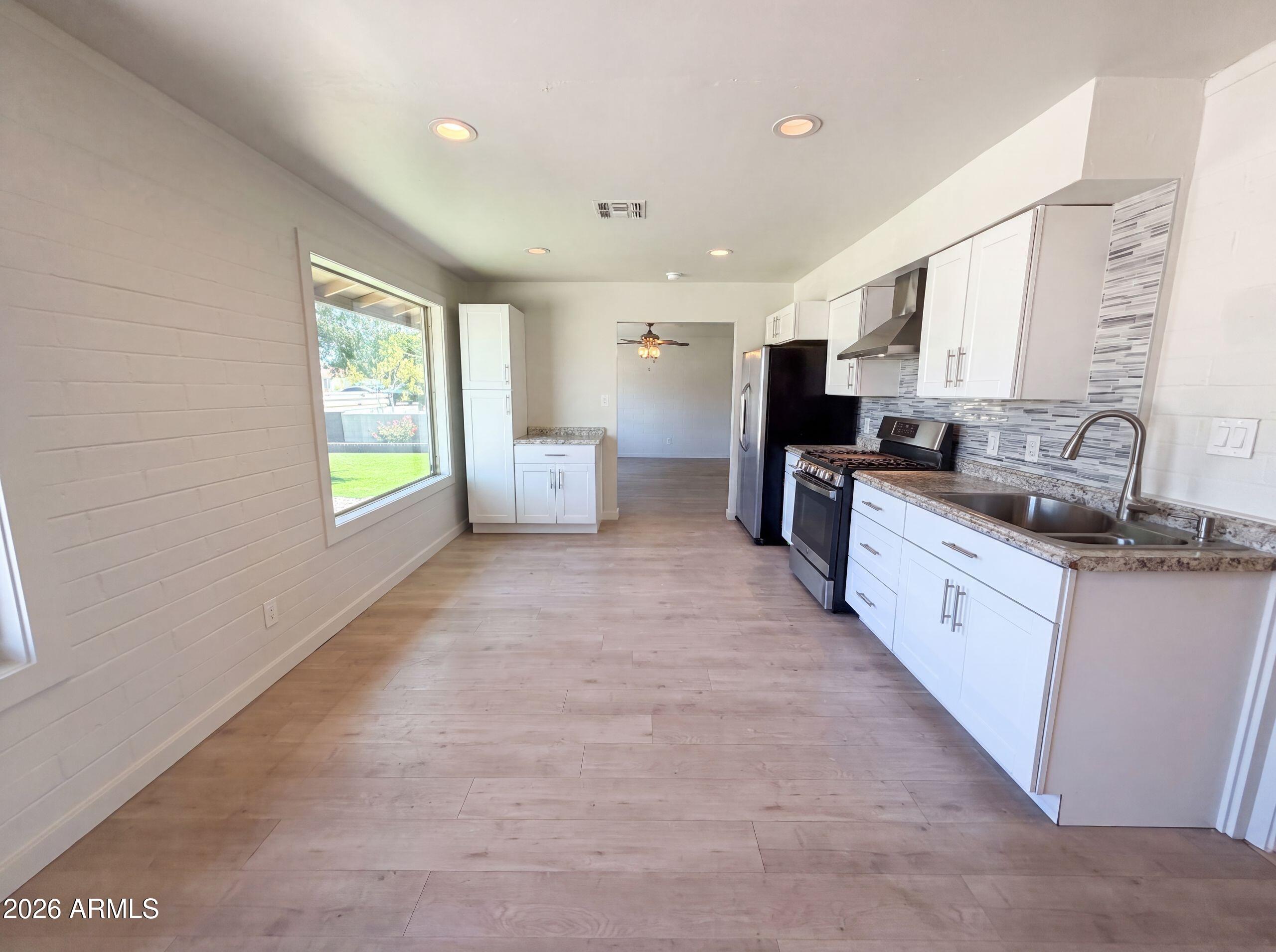 2027 W CORRINE Drive